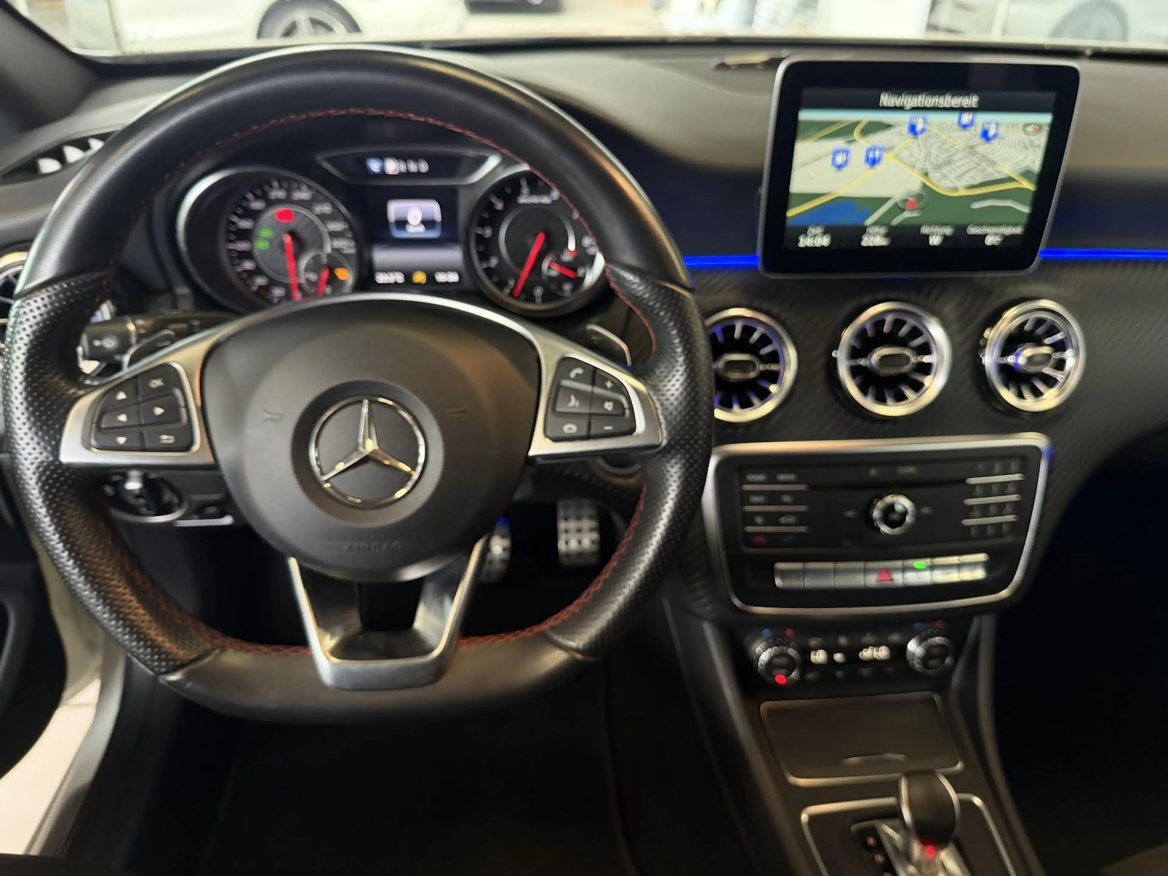 Mercedes-Benz A 45 AMG A 45 AMG 4Matic°AERO PAKET°PANO°KAMERA — photo 8
