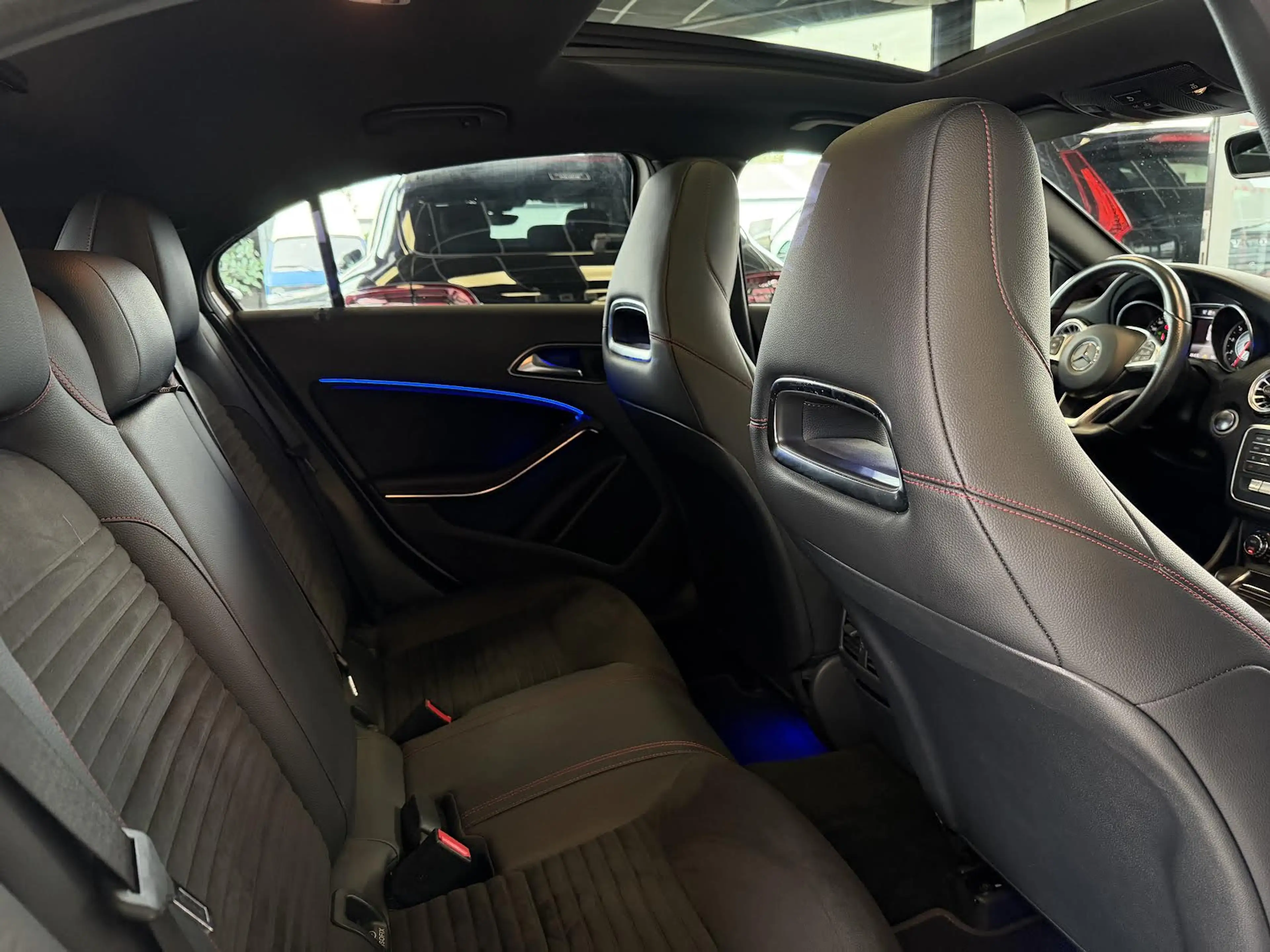 Mercedes-Benz A 45 AMG A 45 AMG 4Matic°AERO PAKET°PANO°KAMERA — photo 15