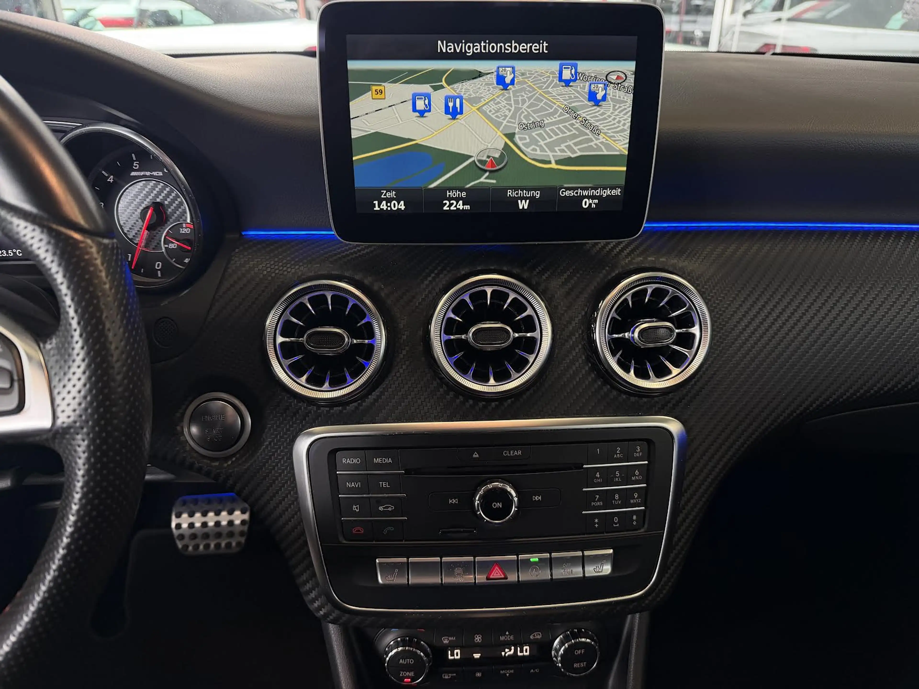 Mercedes-Benz A 45 AMG A 45 AMG 4Matic°AERO PAKET°PANO°KAMERA — photo 10