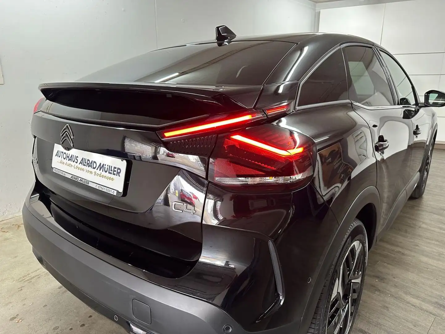 Citroen C4 1.2 PureTech 130 MAX+Navi+360°+HeadUP+LED Schwarz - 2