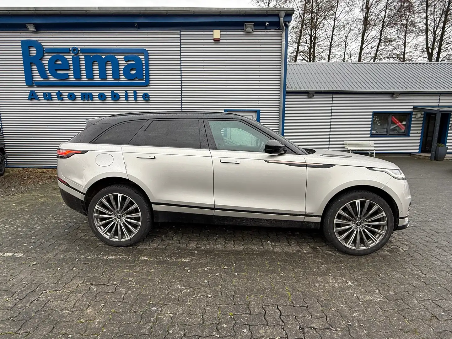 Land Rover Range Rover Velar 3,0i R-Dynamic AWD, Pano, LED, HUD, AHK, 22" Beige - 2