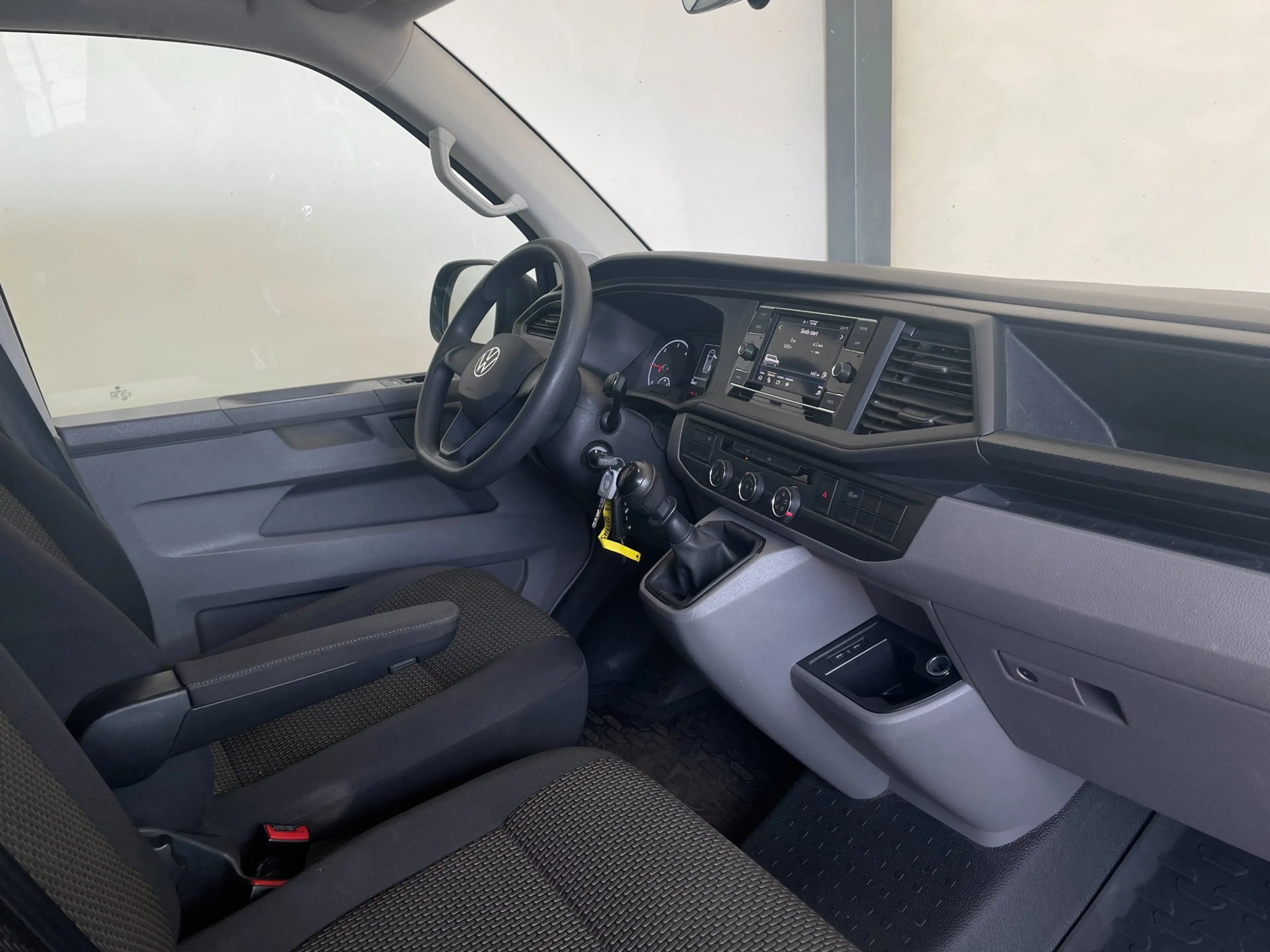 Volkswagen Transporter 6.1 L1H1|3-zits|Carplay|Camera|Trekhaak|2200kg tre — photo 3