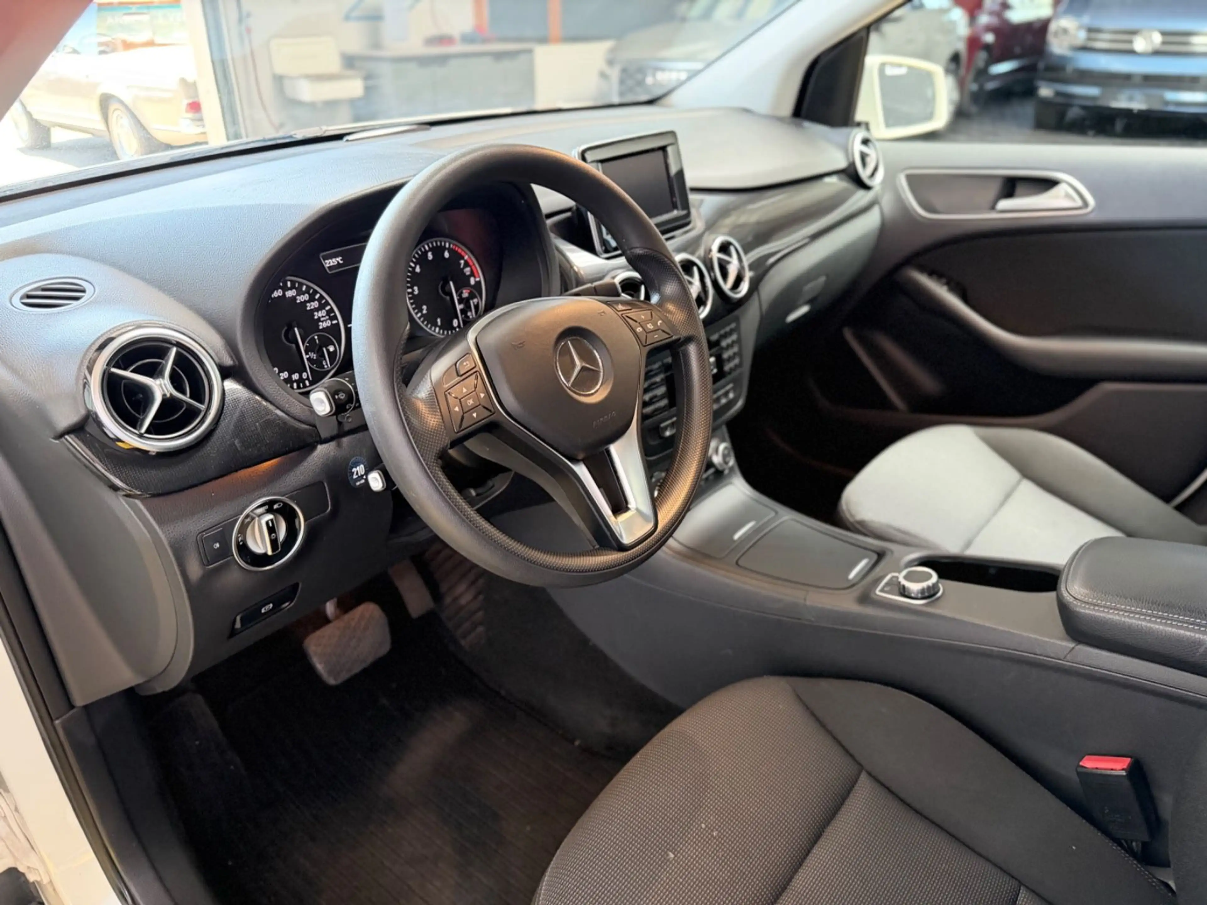 Mercedes-Benz B 220 B220 4Matic/KAMERA/ILS/TOTWI/ — photo 15