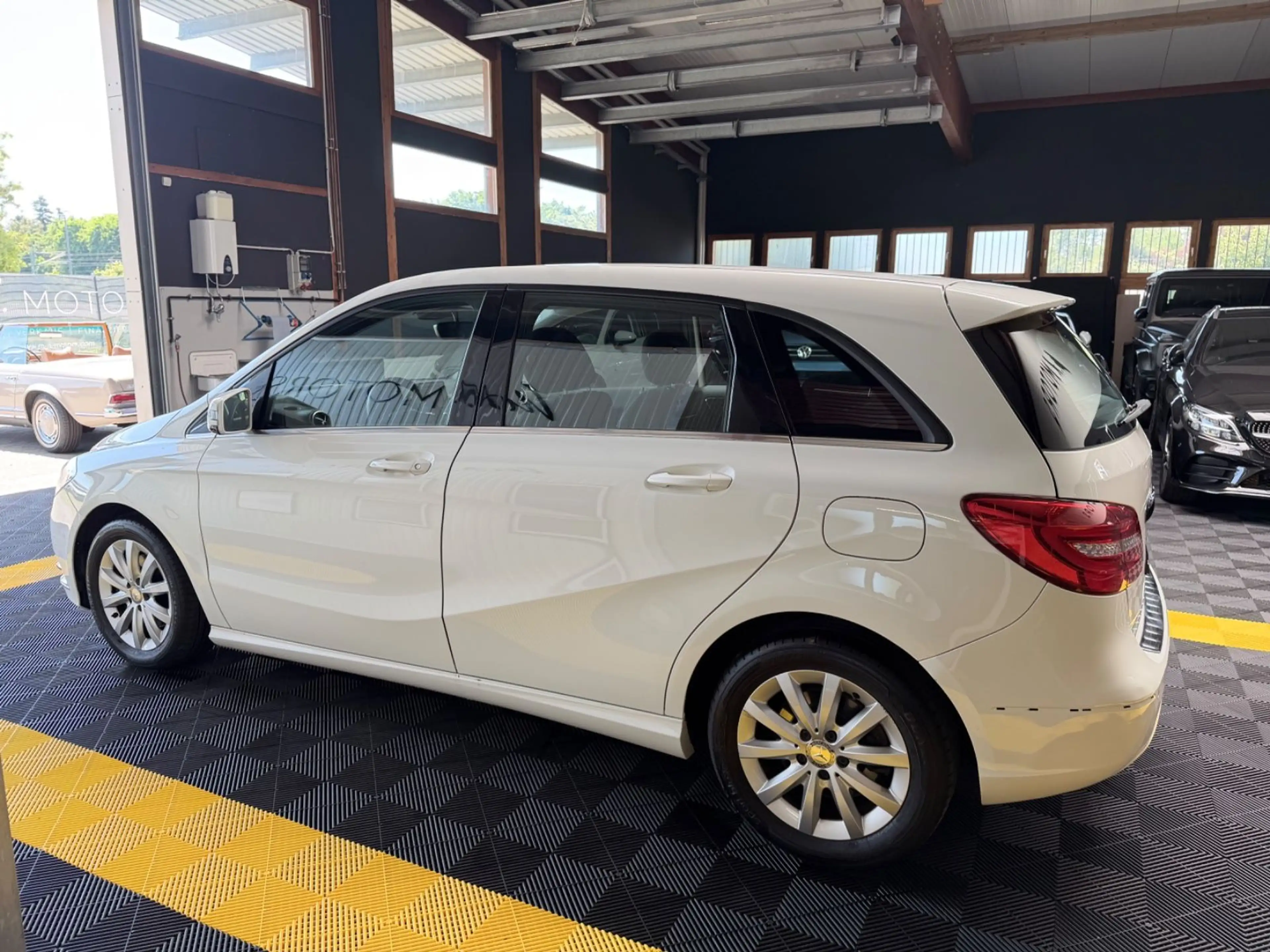 Mercedes-Benz B 220 B220 4Matic/KAMERA/ILS/TOTWI/ — photo 13