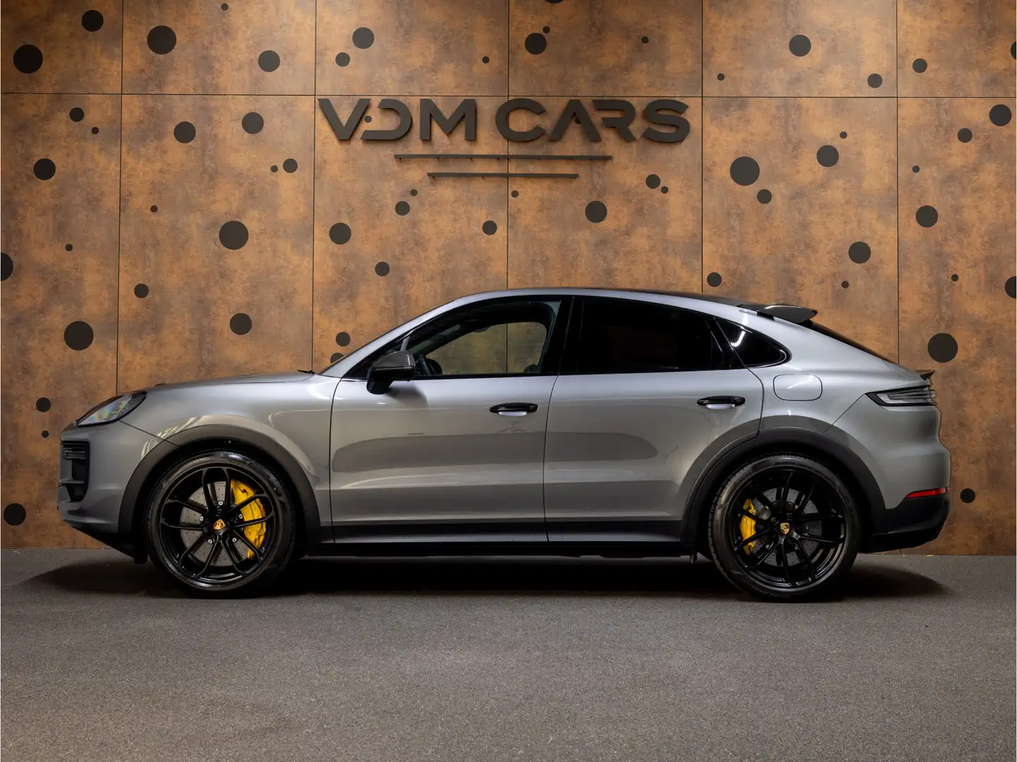 Porsche Cayenne Coupé 4.0 Turbo E-Hybrid GT I 18-Weg I Achterasbes Grau - 2