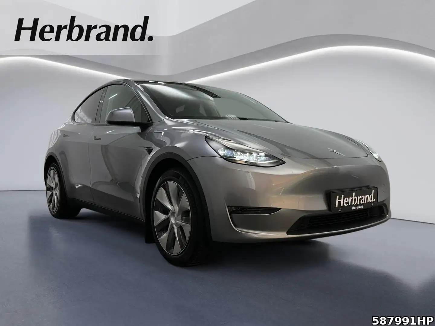 Tesla Model Y Long Range Dual AWD Anhängerk., 1te Hand Silber - 2