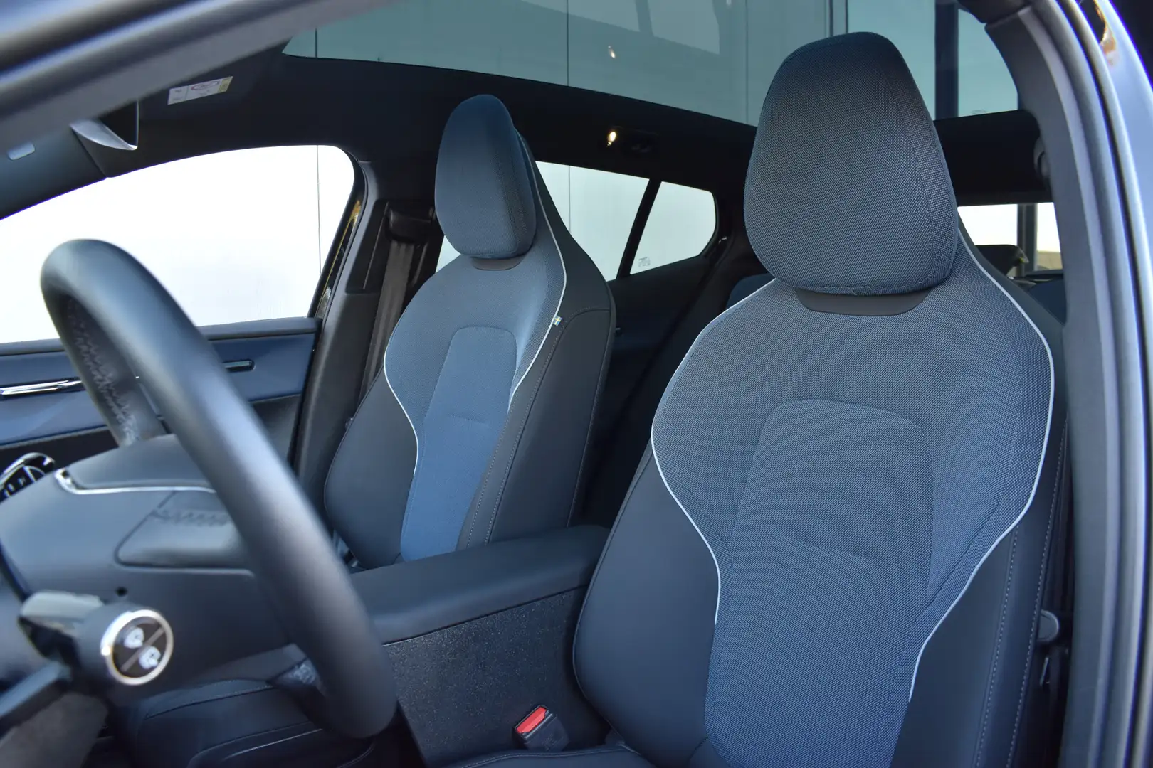 Volvo EX30 Twin Motor Performance 428PK Ultra 69 kWh | SoH 98 Zwart - 2