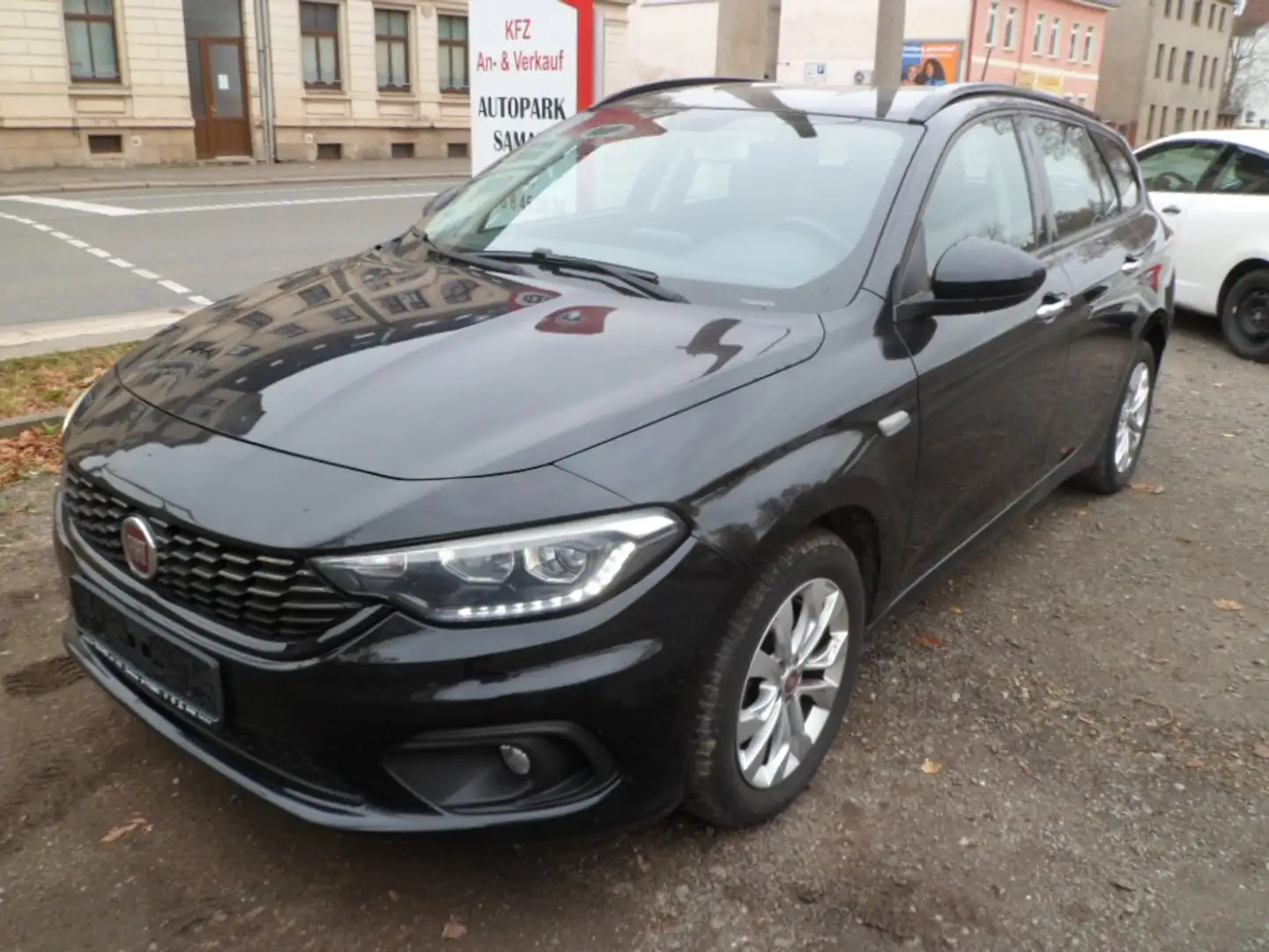 Fiat Tipo Lounge Schwarz - 2