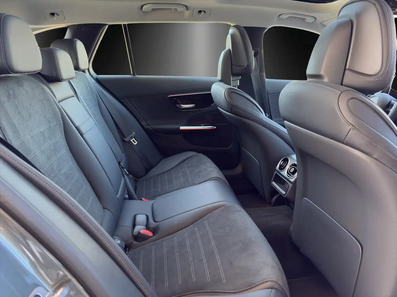 Mercedes-Benz C 300 d T EDITION AMG 360° AHK KEYGO PANO MEMORY 10