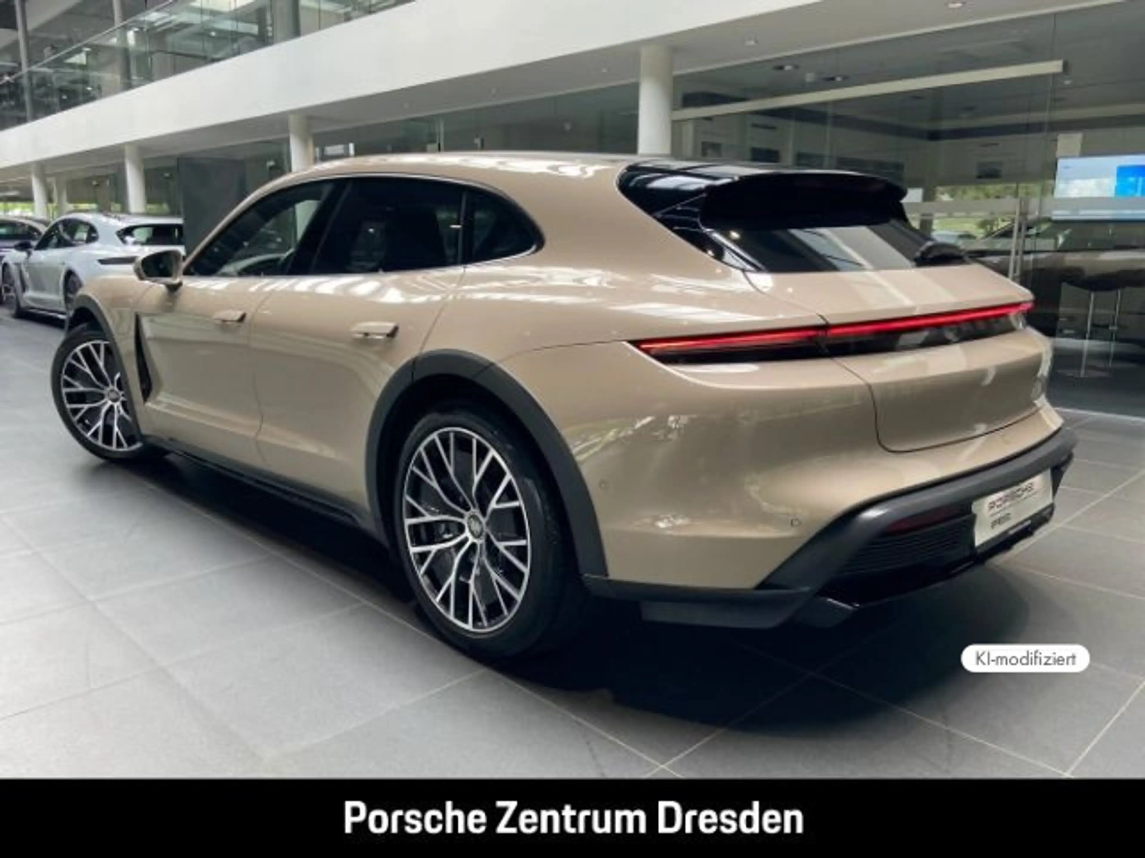Porsche Taycan 4 Cross Turismo — photo 3