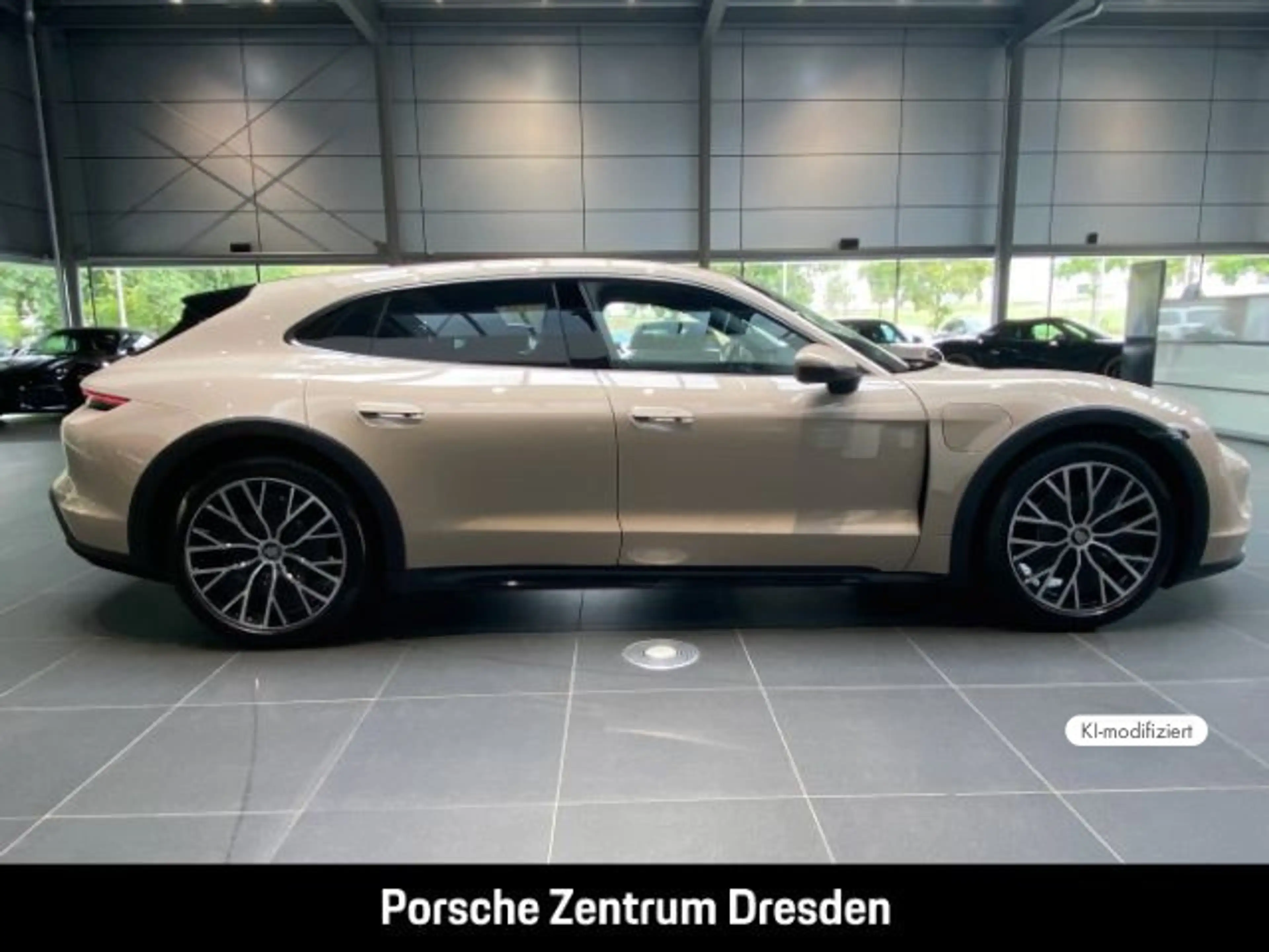 Porsche Taycan 4 Cross Turismo — photo 7