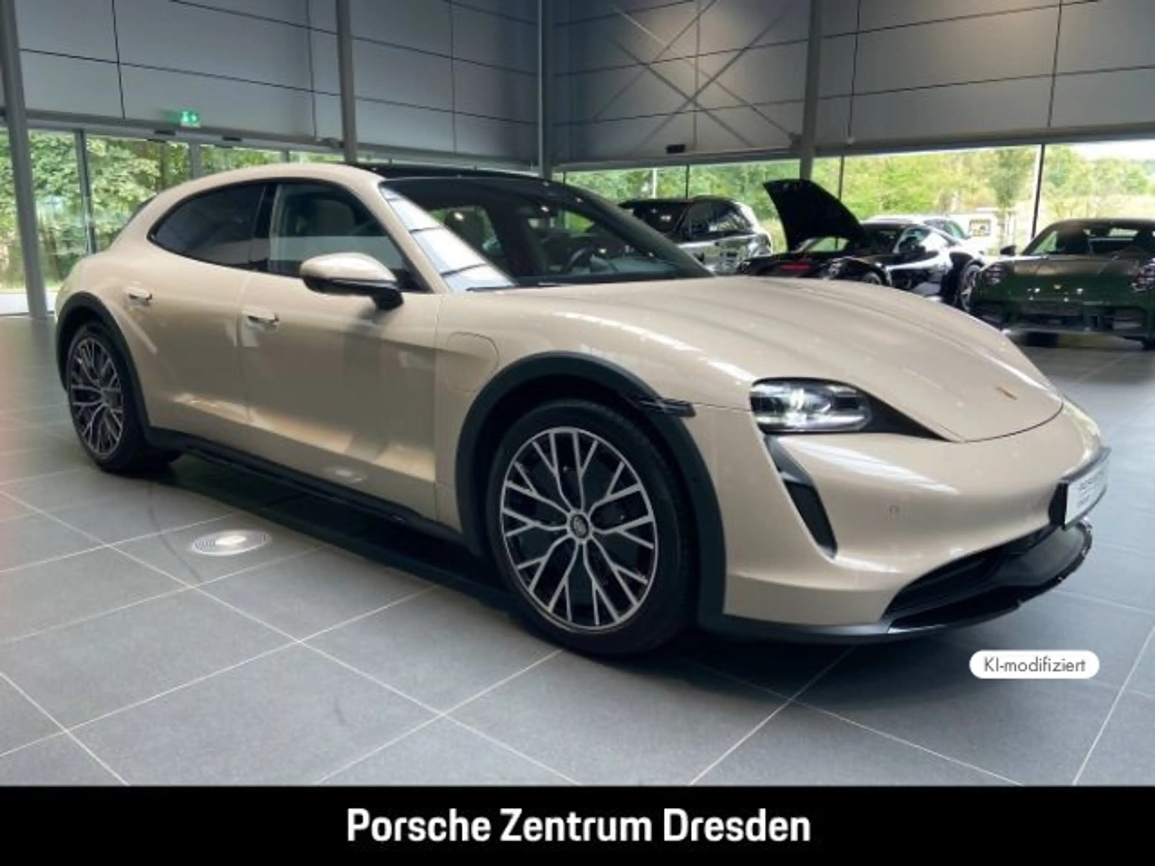 Porsche Taycan 4 Cross Turismo — photo 8