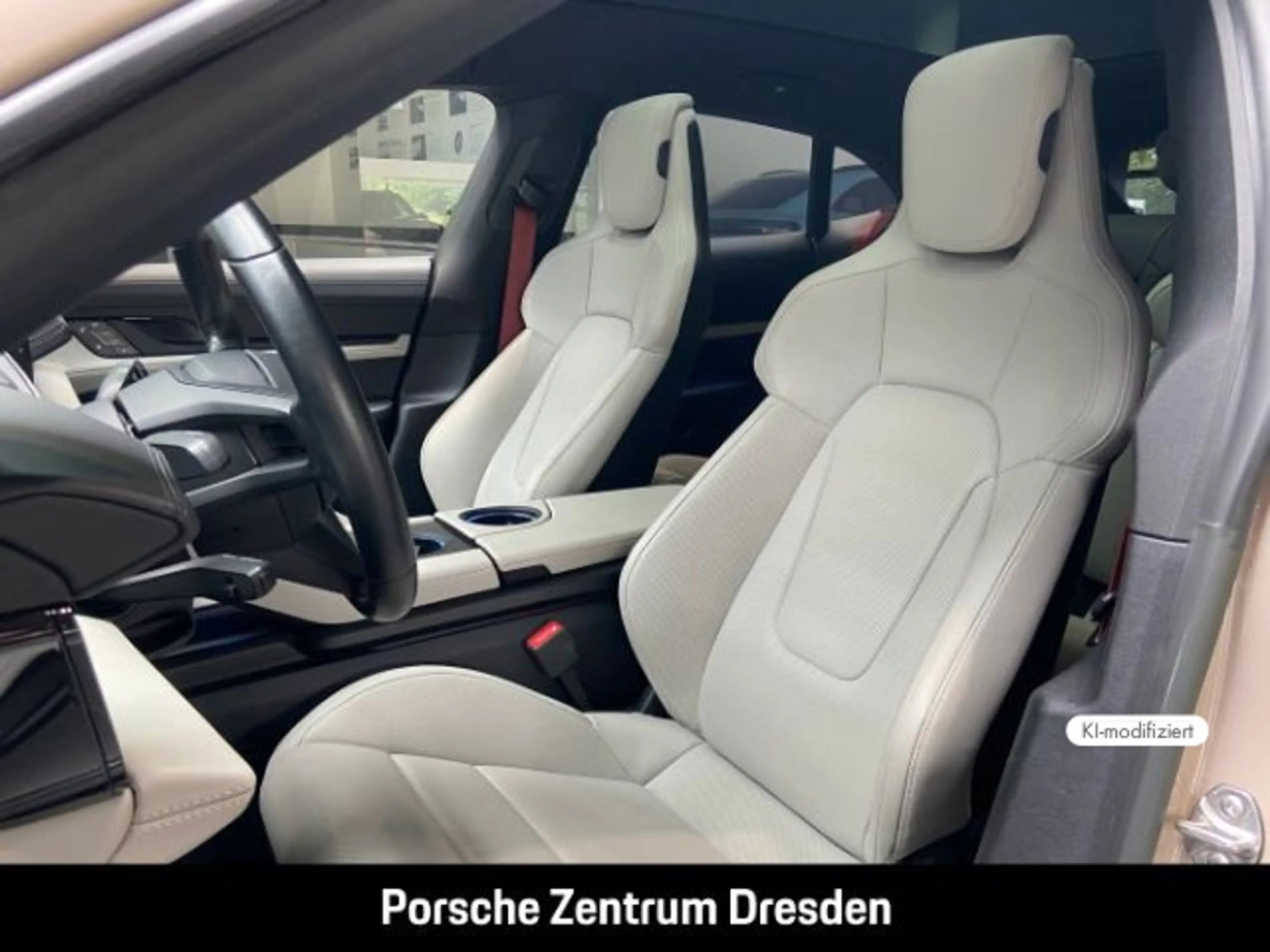Porsche Taycan 4 Cross Turismo — photo 5