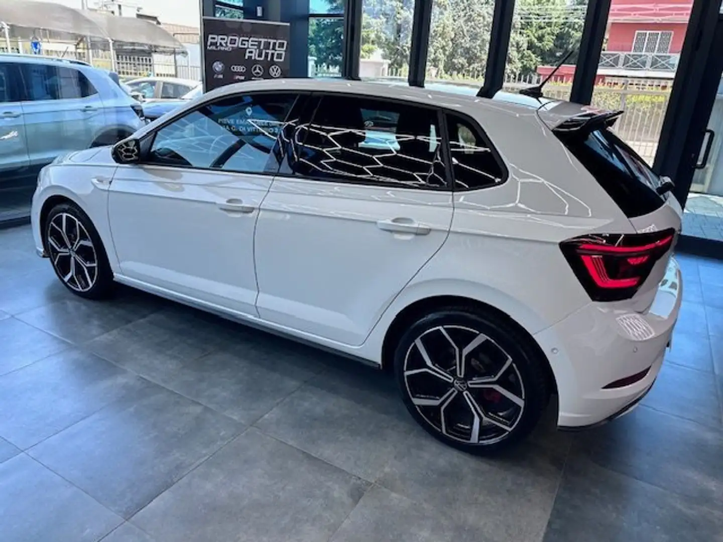 Volkswagen Polo GTI 2.0 tsi DSG - TELECAMERA,SED RISC,NAVI,18'',IQ LED Blanc - 2