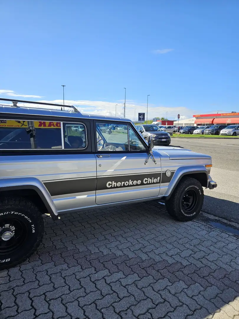 Jeep Wagoneer - 2