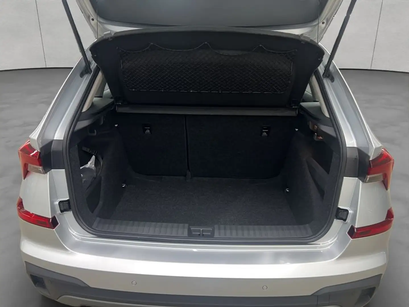 Skoda Kamiq 1.0 TSI DSG Drive Silber - 2