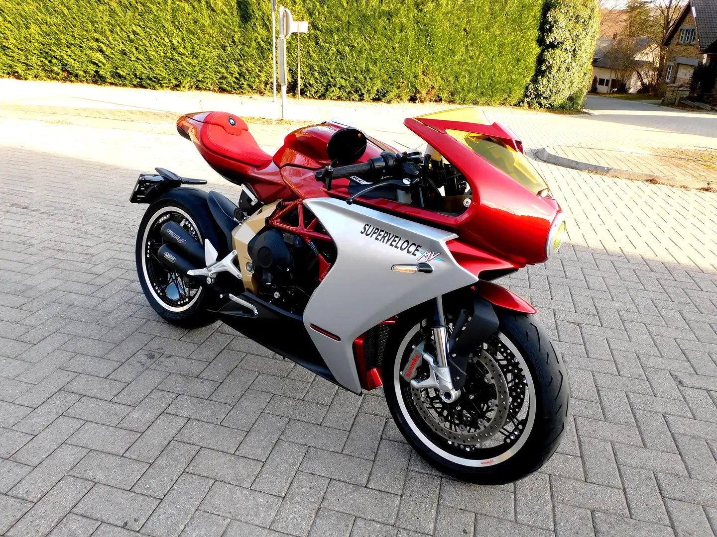MV Agusta Superveloce 800 S série limitée Oro (kit racing) Rojo - 2