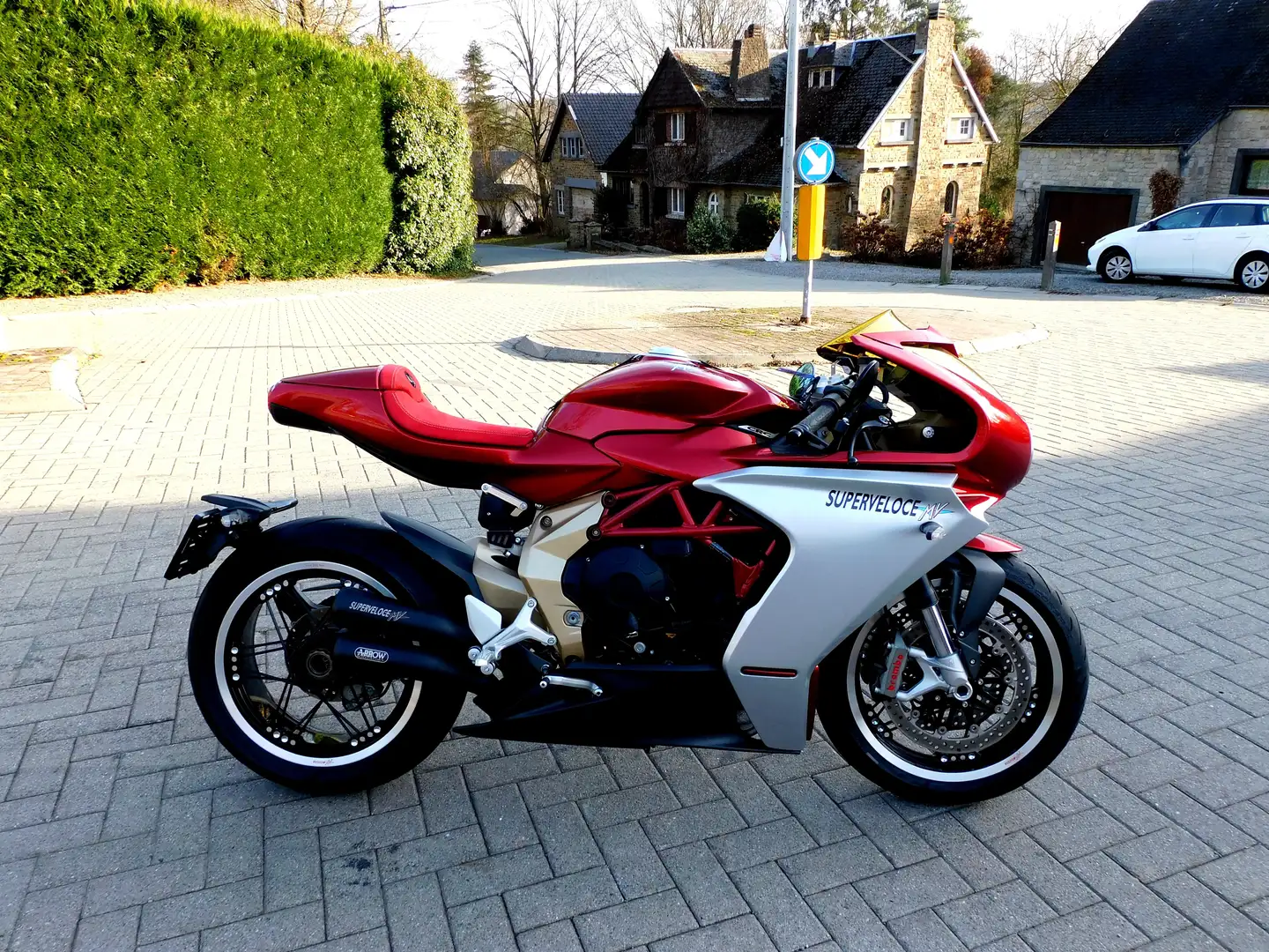 MV Agusta Superveloce 800 S série limitée Oro (kit racing) Rojo - 1