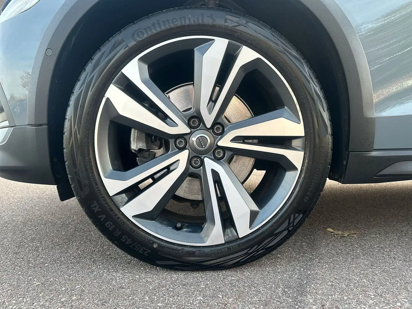 Volvo V60 Cross Country B4 AWD Pro Automatik ACC Grau - 2