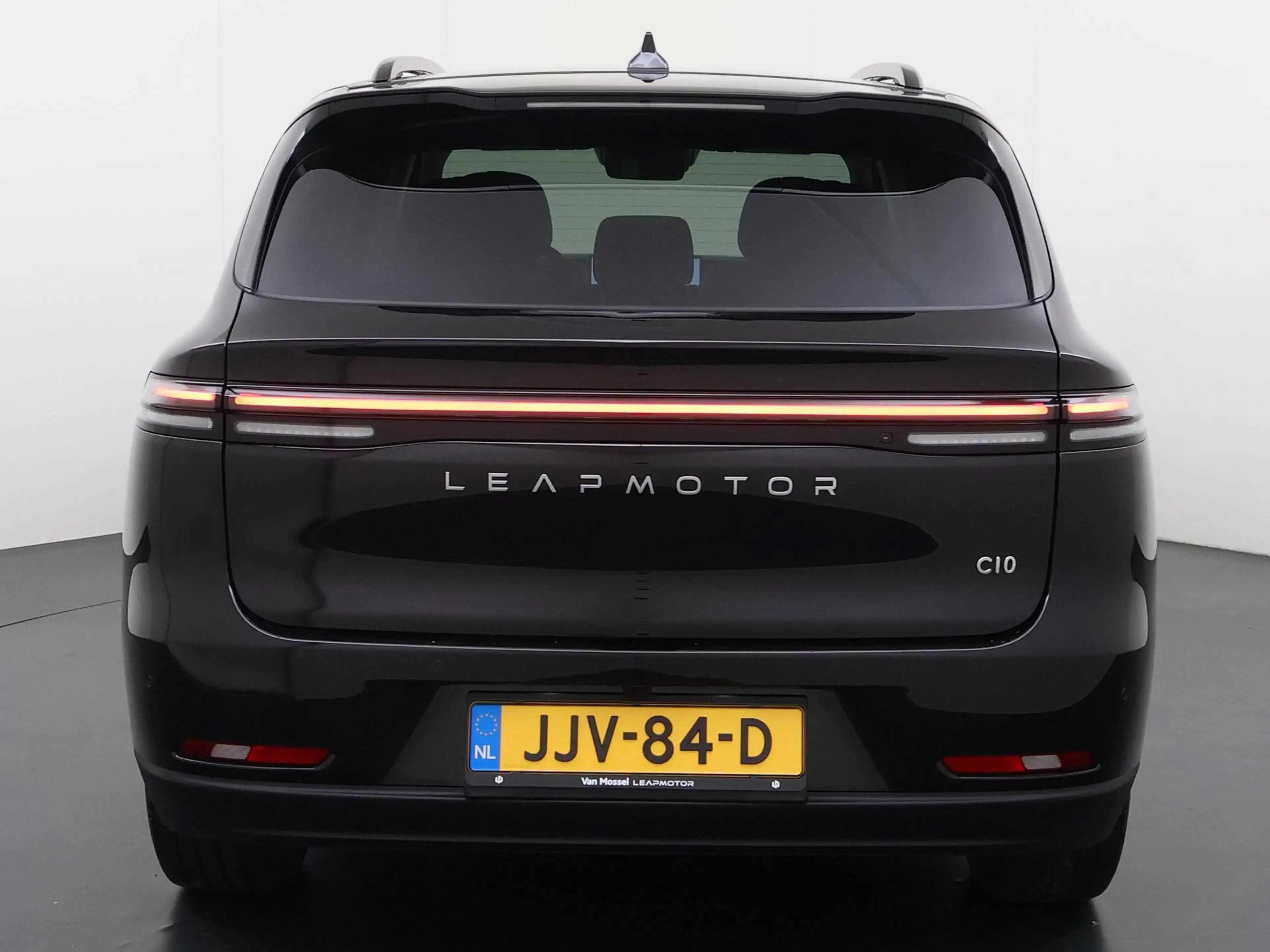 Leapmotor C10 Design REEV 28.4 kWh DEMO:Vraag naar de actuele km — photo 8