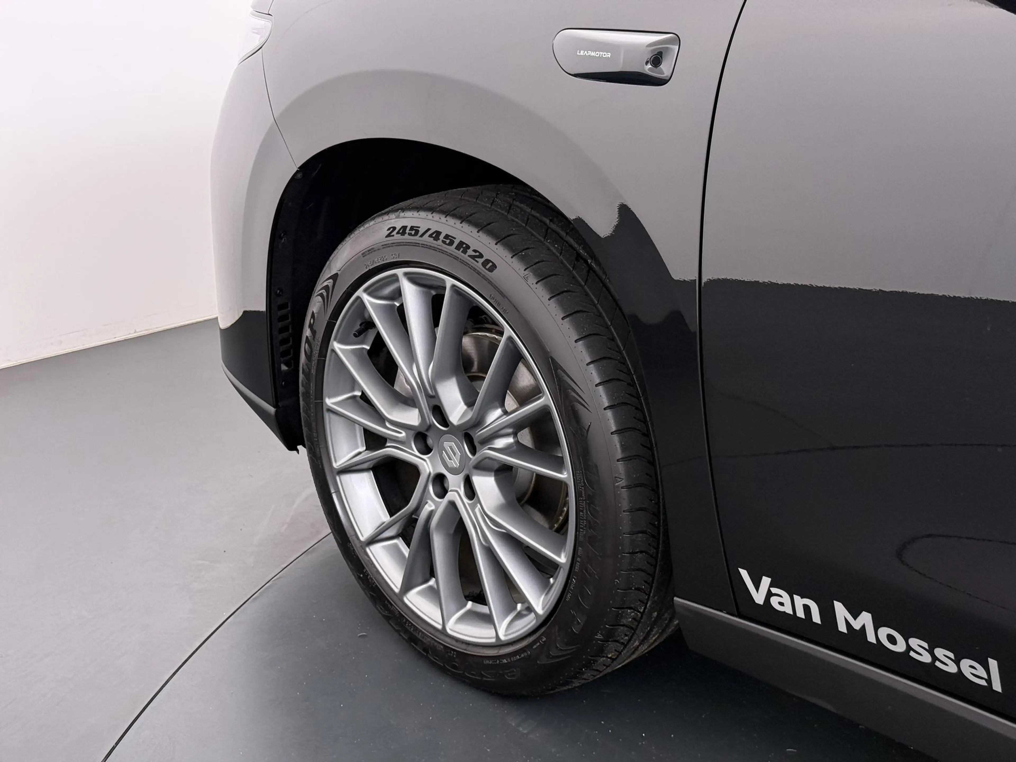 Leapmotor C10 Design REEV 28.4 kWh DEMO:Vraag naar de actuele km — photo 10