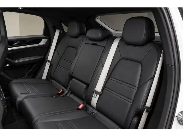 Porsche Cayenne view 10