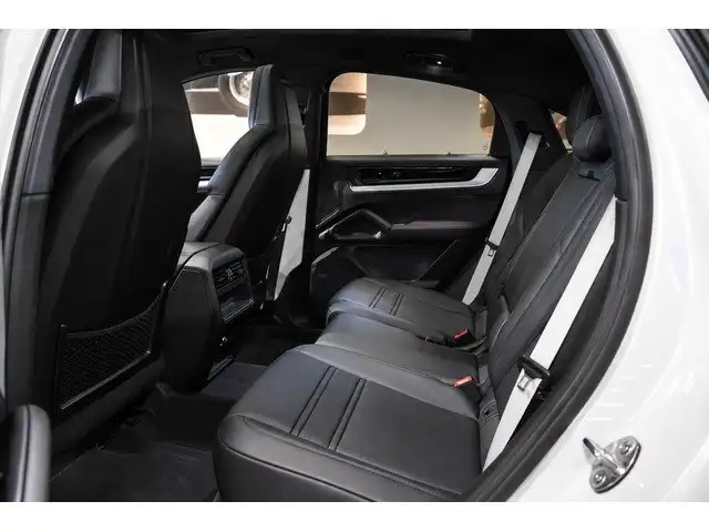 Porsche Cayenne view 8