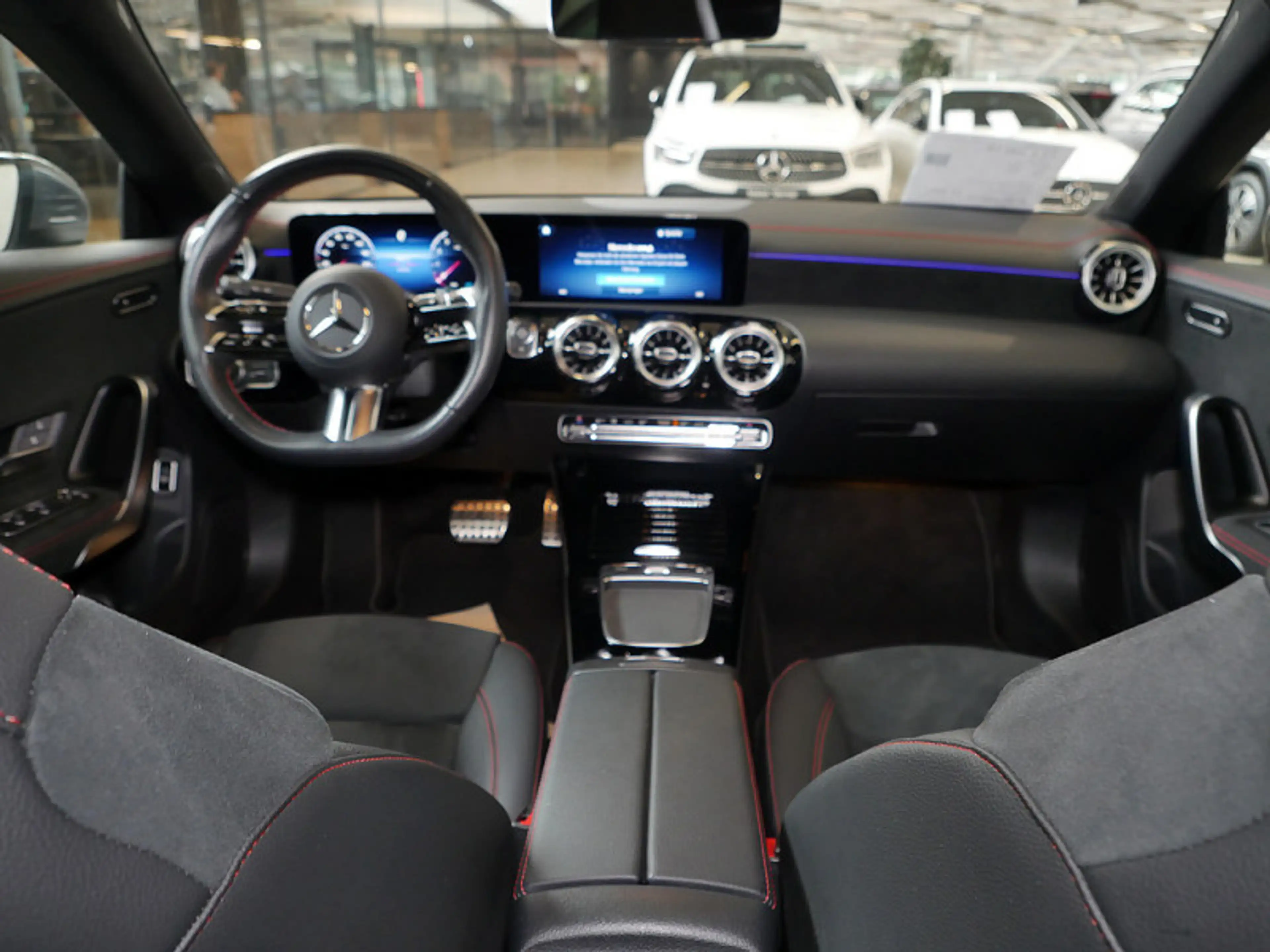 Mercedes-Benz CLA 200 SB AMG 360 AHK DISTR KAMERA PANO SPUR — photo 9