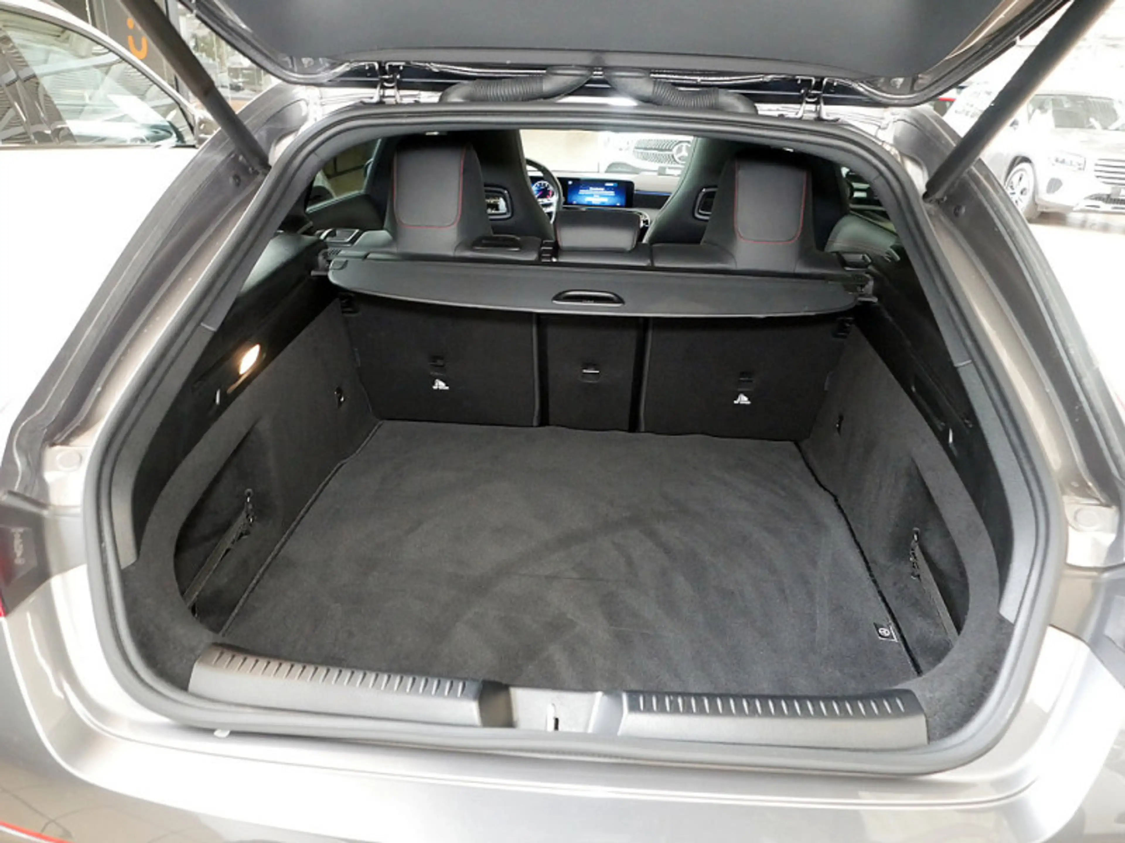 Mercedes-Benz CLA 200 SB AMG 360 AHK DISTR KAMERA PANO SPUR — photo 13