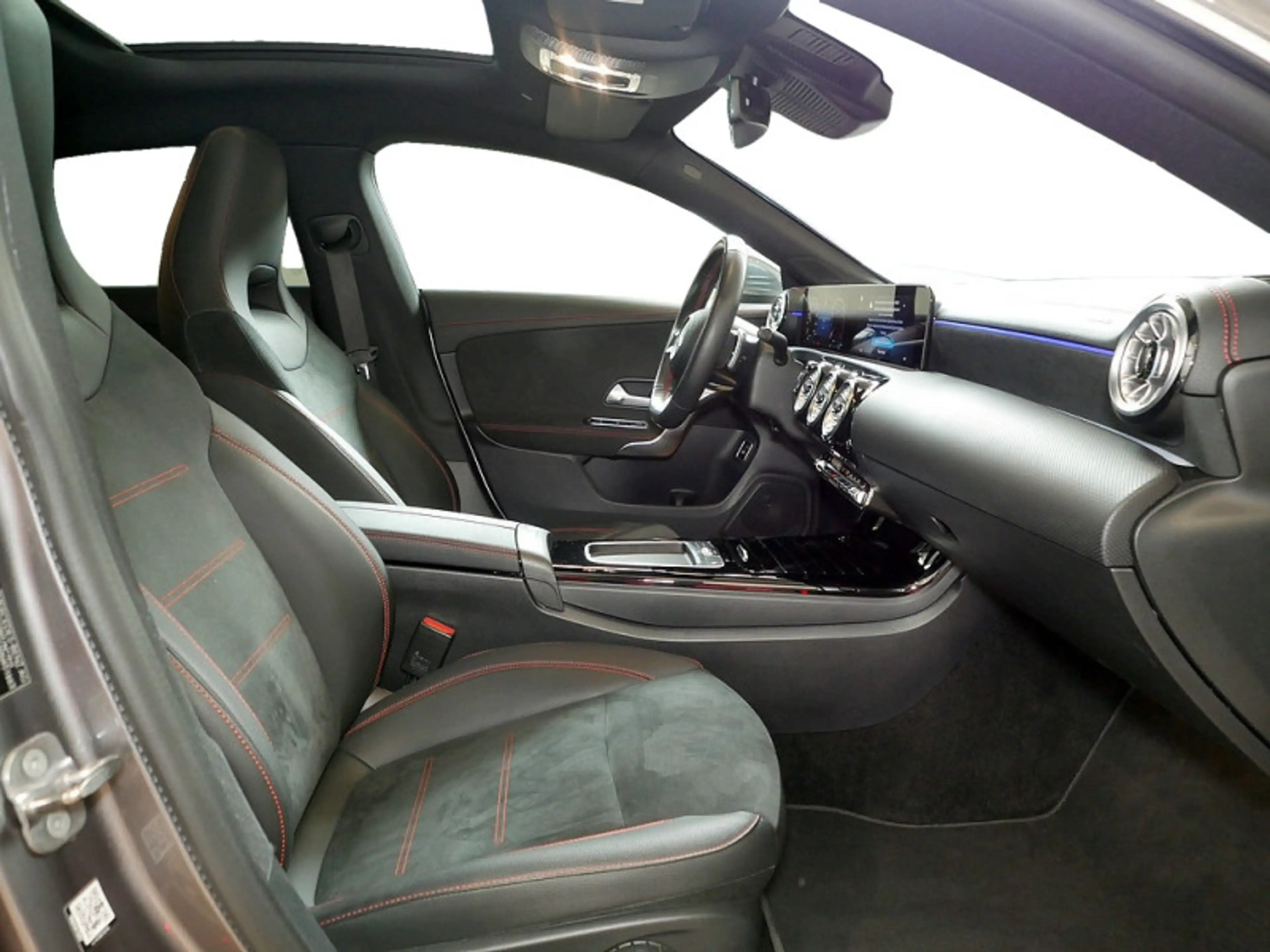 Mercedes-Benz CLA 200 SB AMG 360 AHK DISTR KAMERA PANO SPUR — photo 7