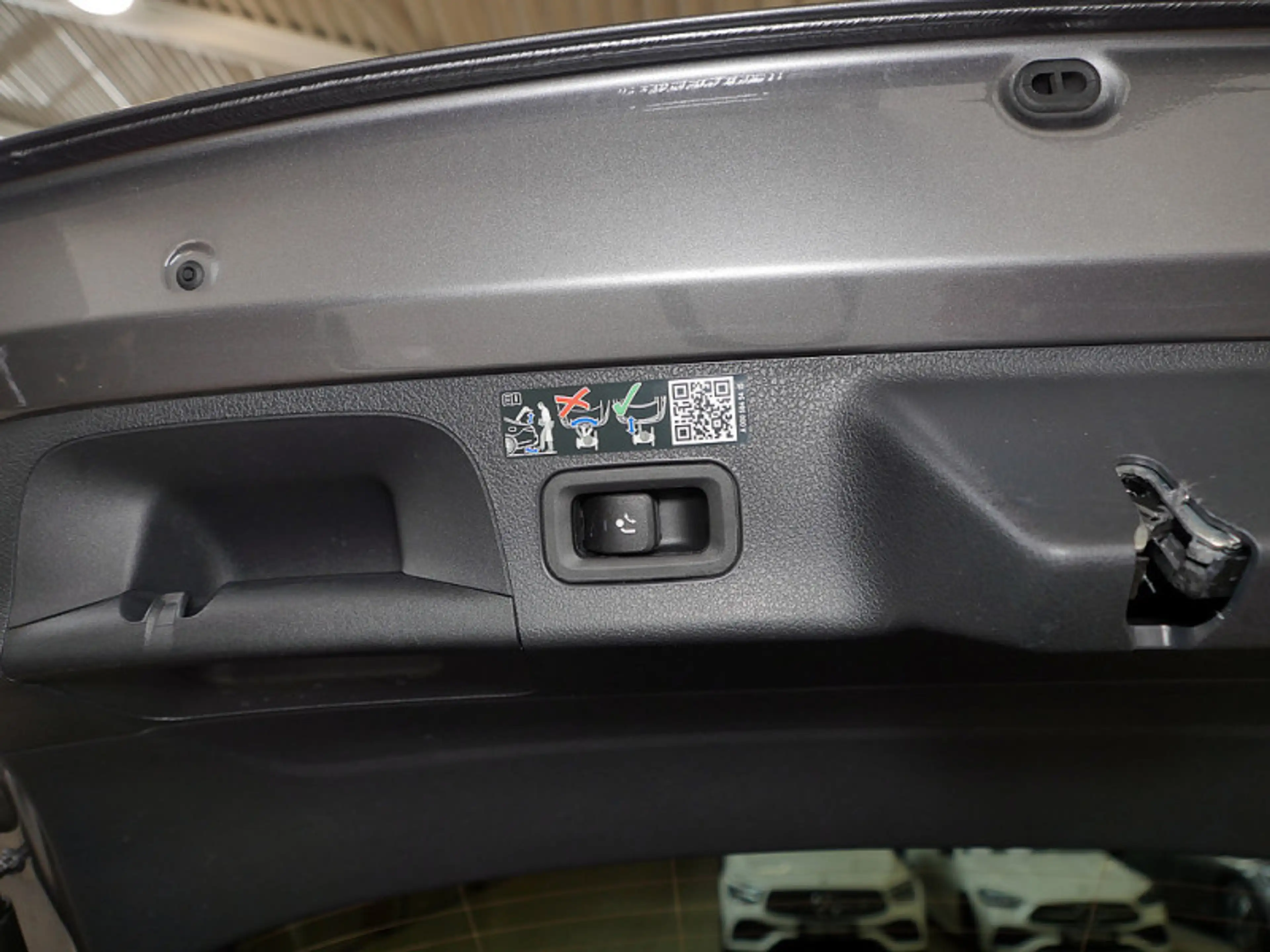 Mercedes-Benz CLA 200 SB AMG 360 AHK DISTR KAMERA PANO SPUR — photo 14