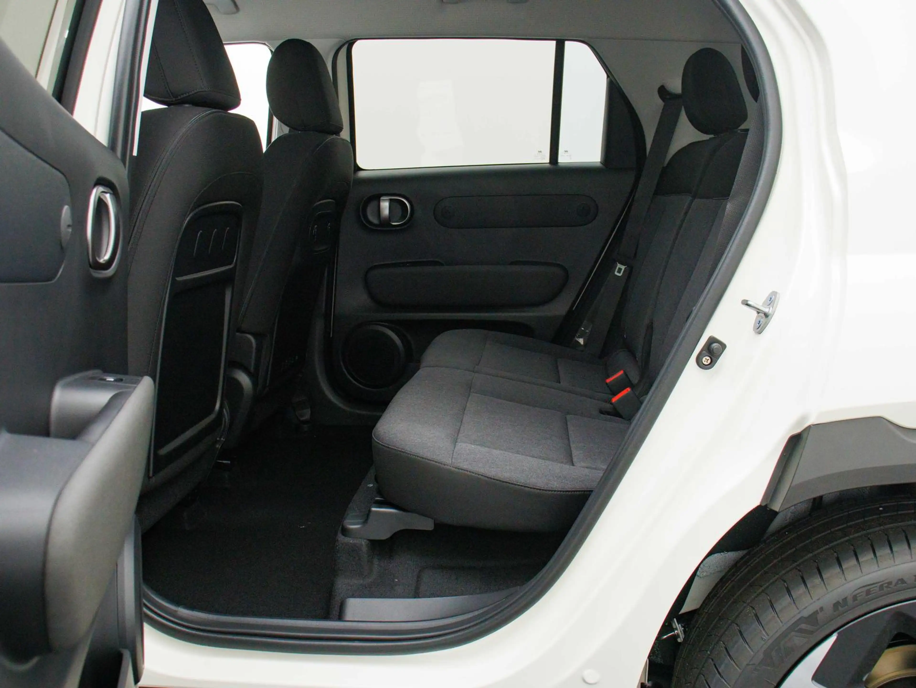 Hyundai Inster Evolve  49 kWh ACC / PDC V&H + 360 Kamera / Keyles — photo 6