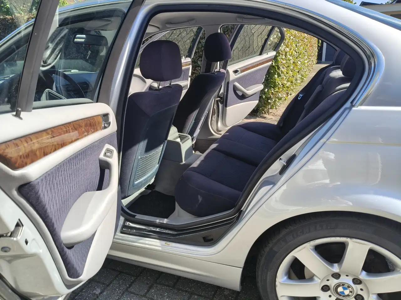 BMW 323i, foto 2