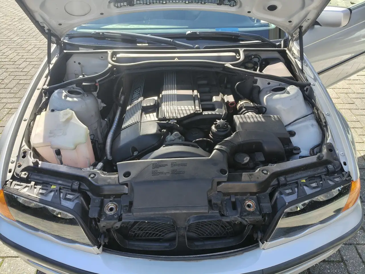 BMW 323i, foto 7