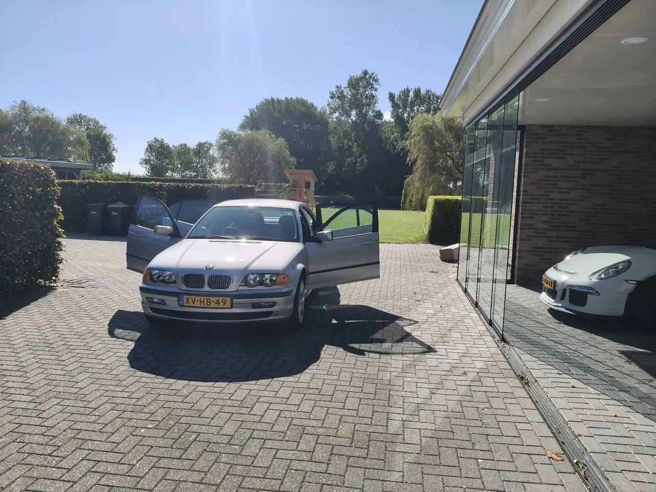 BMW 323i, foto 1
