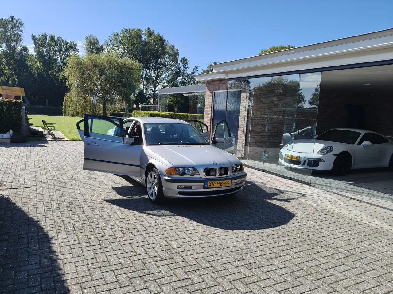 BMW 323i, foto 6