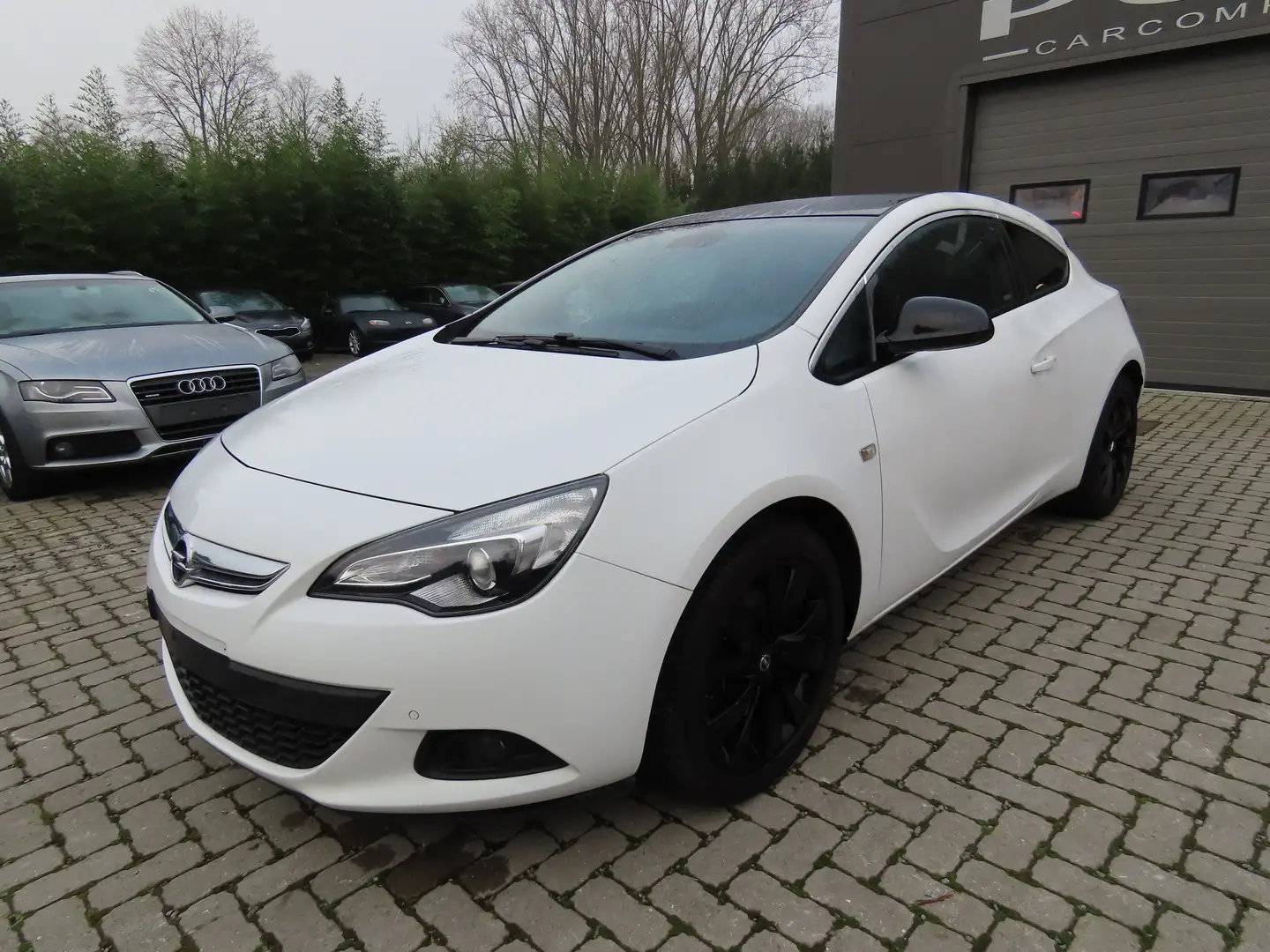 Opel Astra 1.6 Turbo Black Edition S/S Wit - 1
