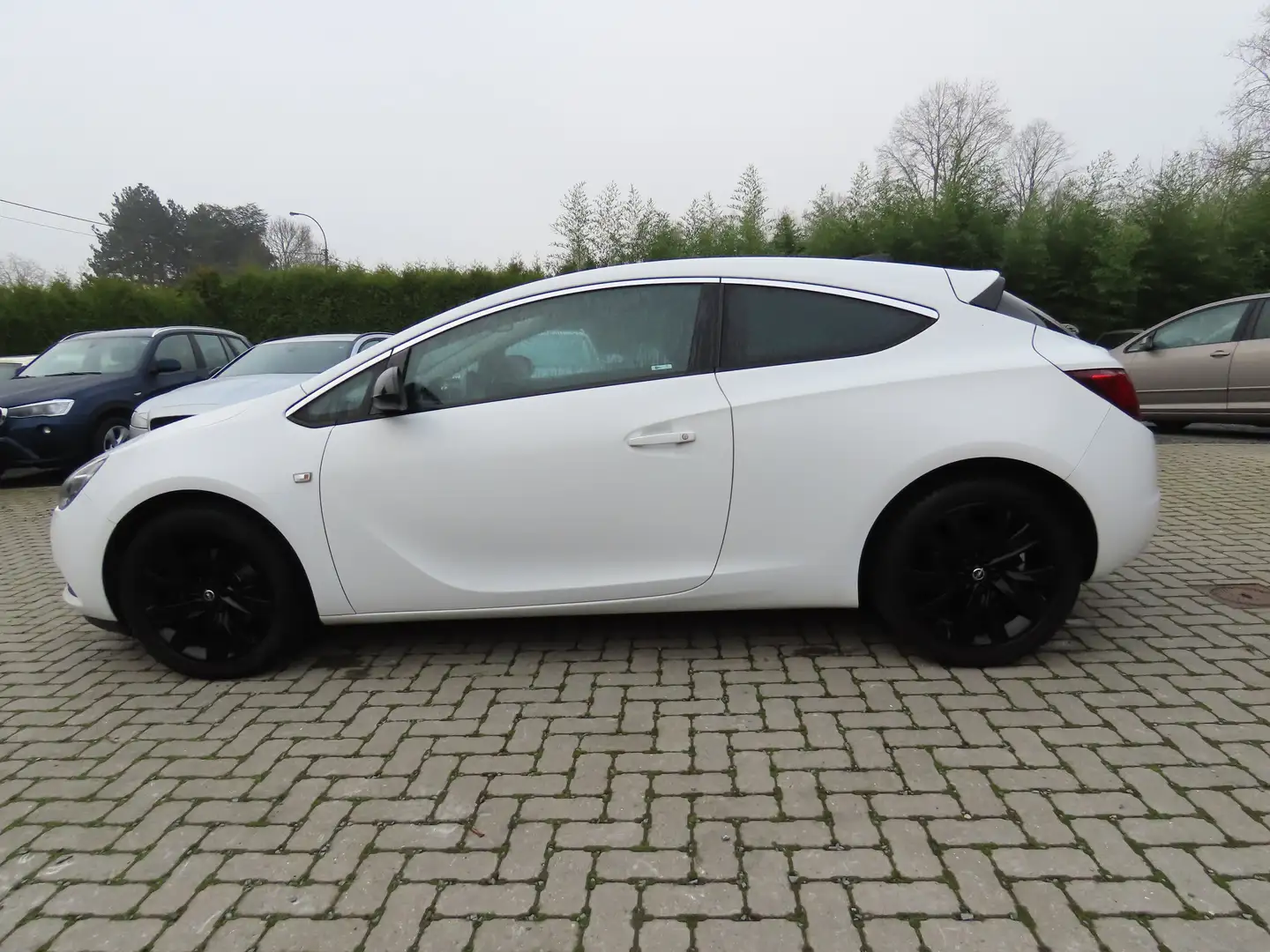 Opel Astra 1.6 Turbo Black Edition S/S Weiß - 2