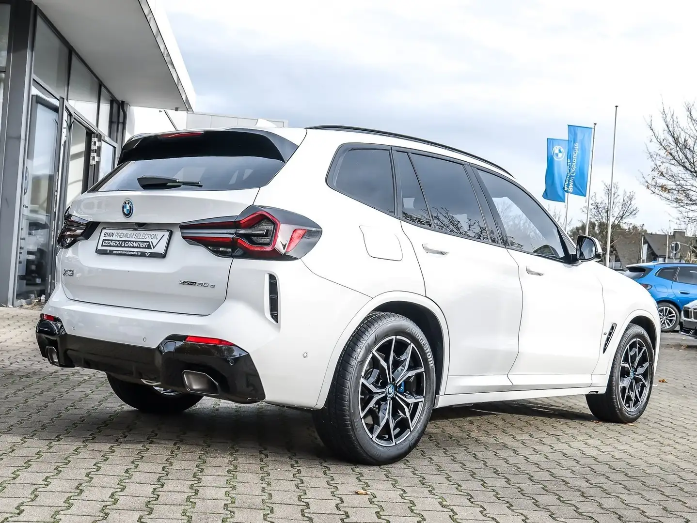 BMW X3 xDrive30e MSport AHK Pano HuD H/K Laser DA PA Weiß - 2