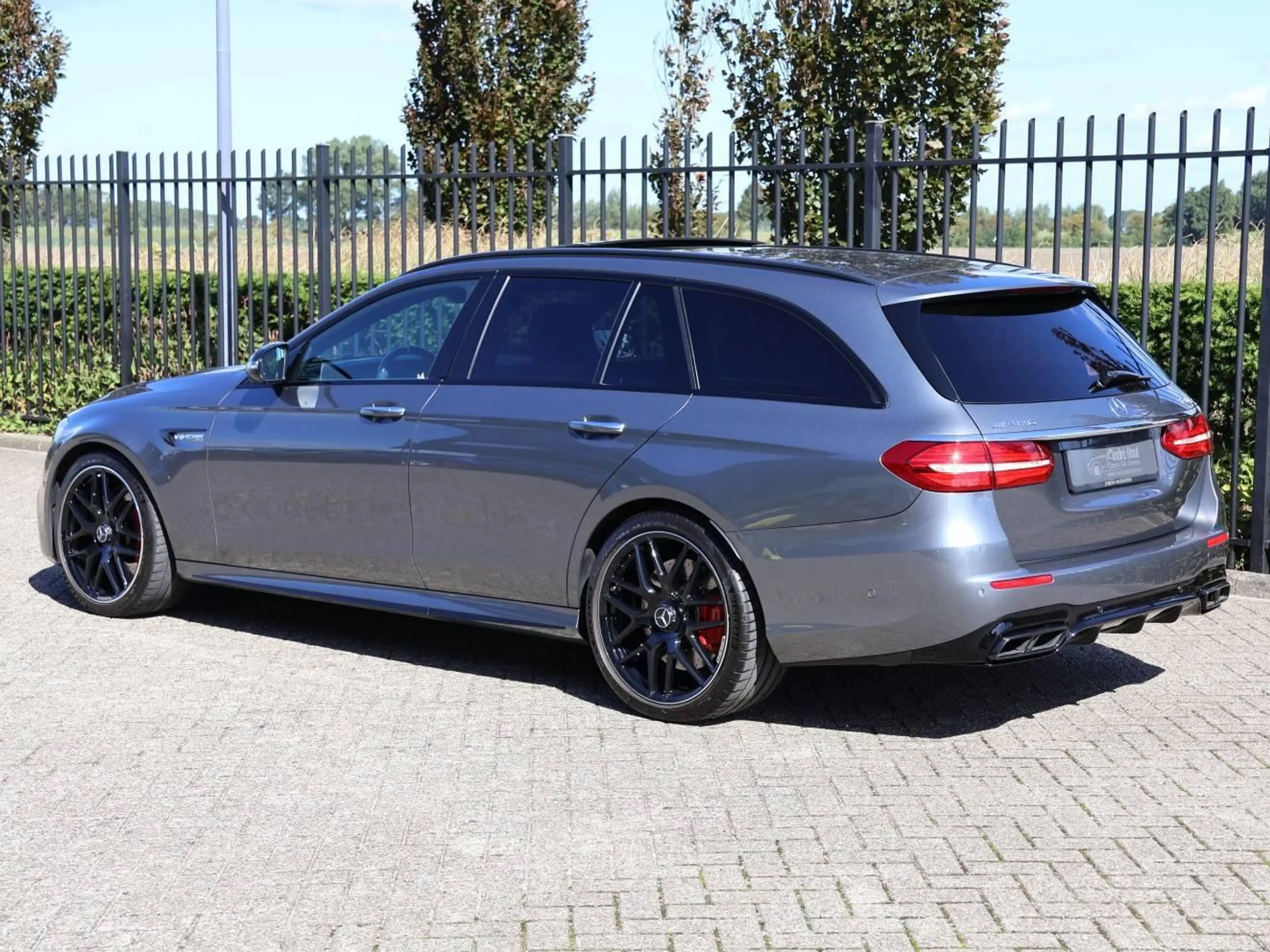 Mercedes-Benz E 63 AMG S station — photo 6
