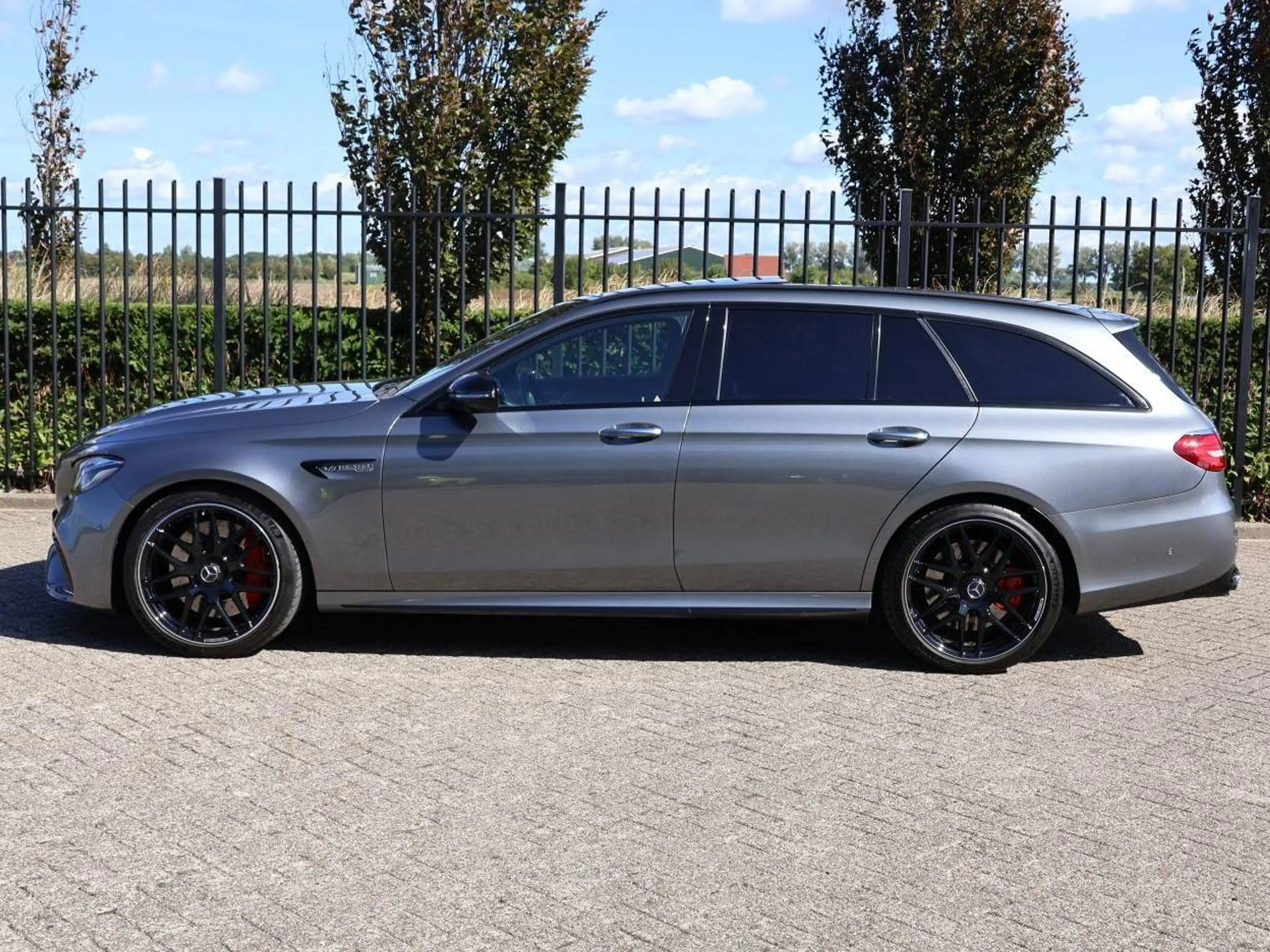 Mercedes-Benz E 63 AMG S station — photo 5