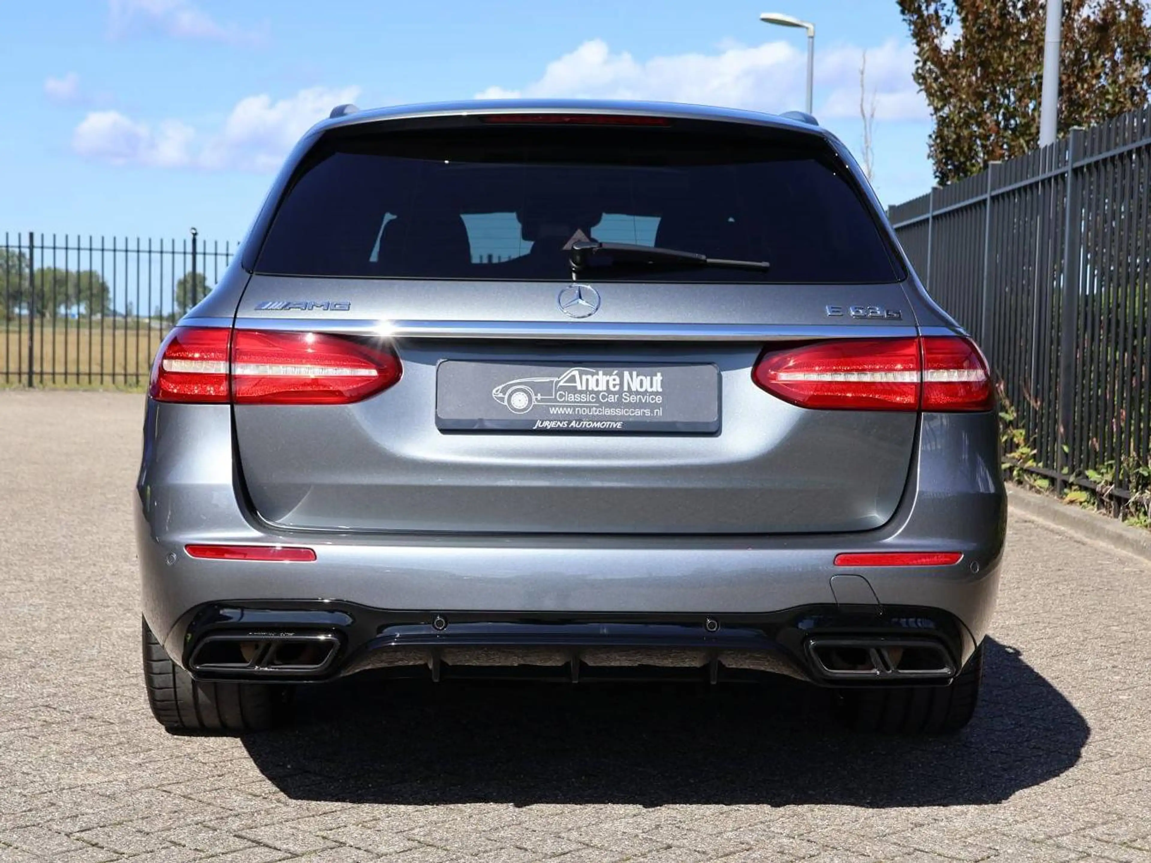 Mercedes-Benz E 63 AMG S station — photo 10