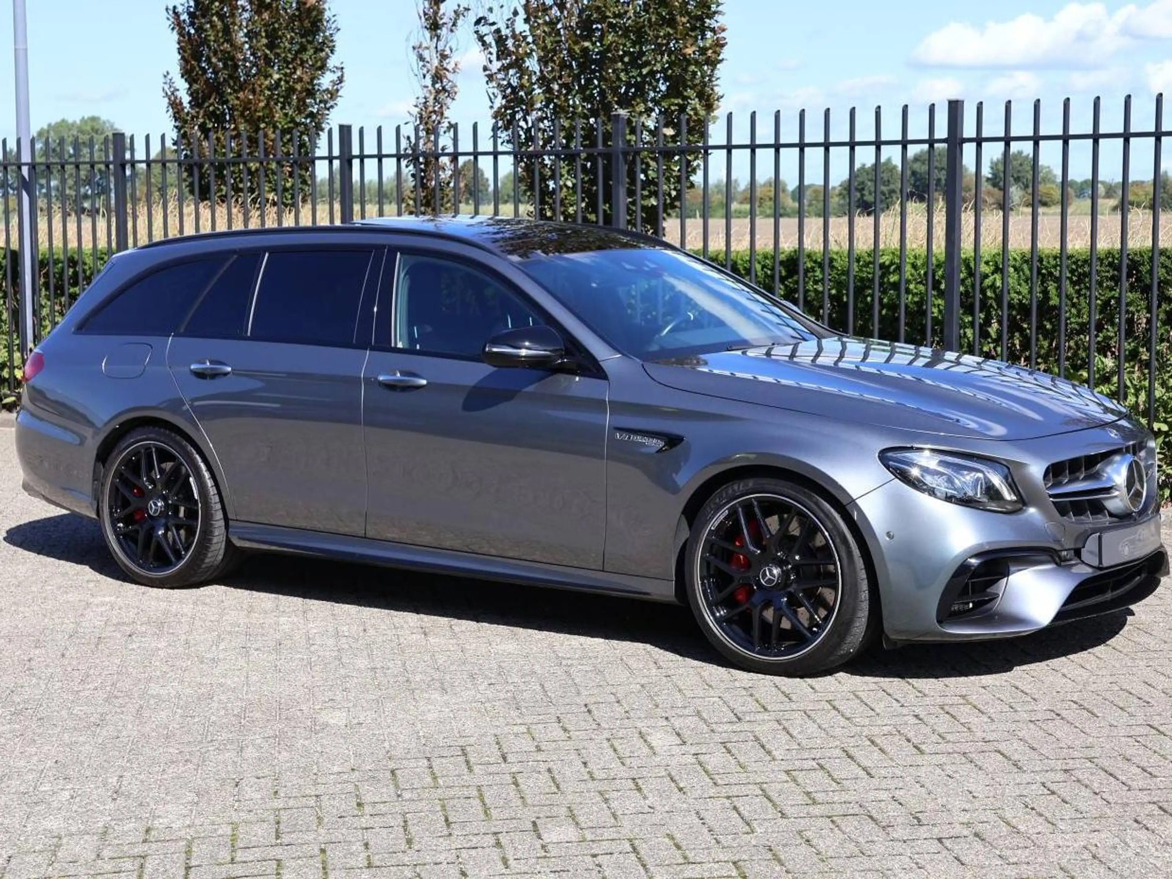 Mercedes-Benz E 63 AMG S station — photo 15