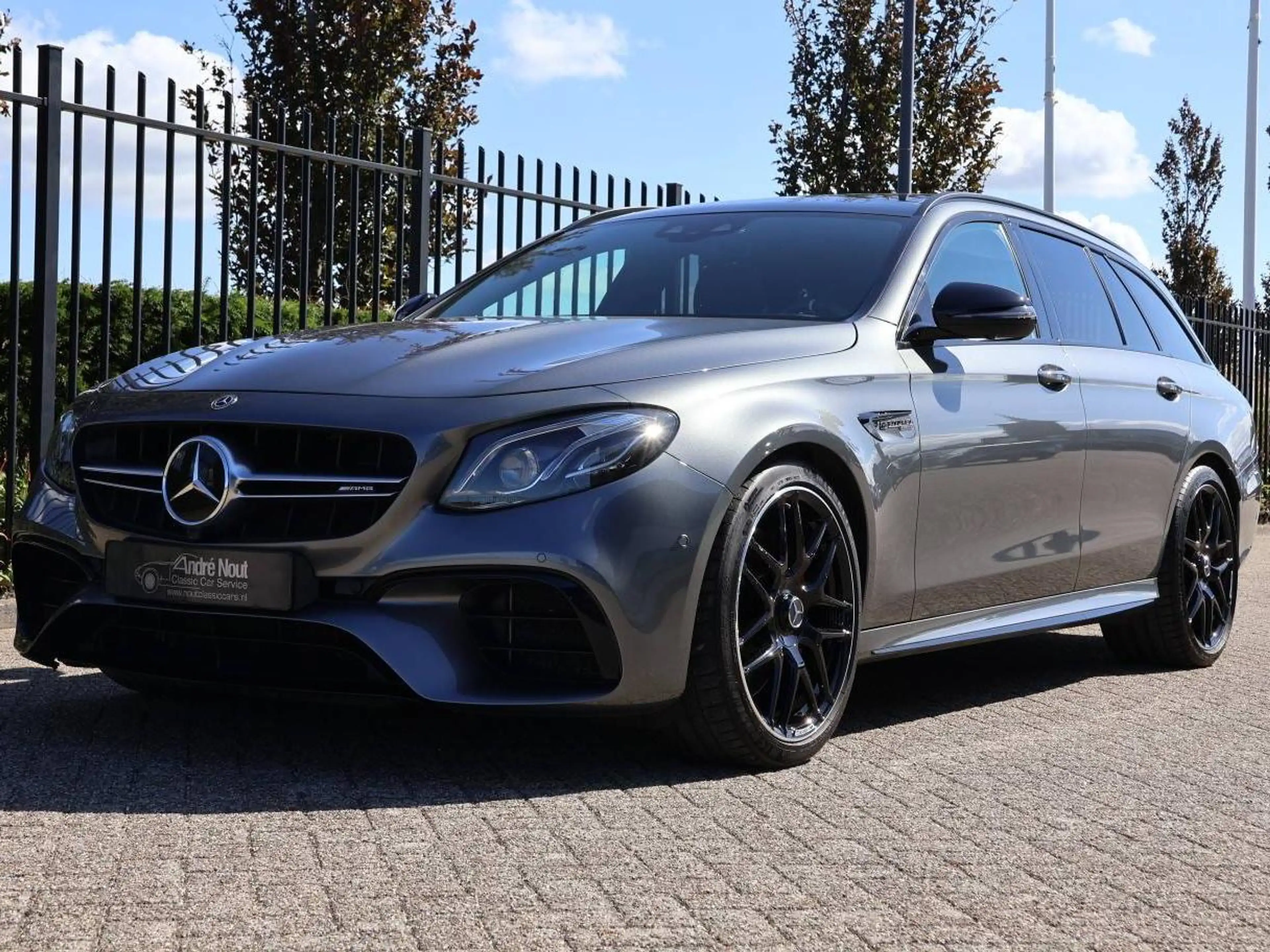 Mercedes-Benz E 63 AMG S station — photo 4