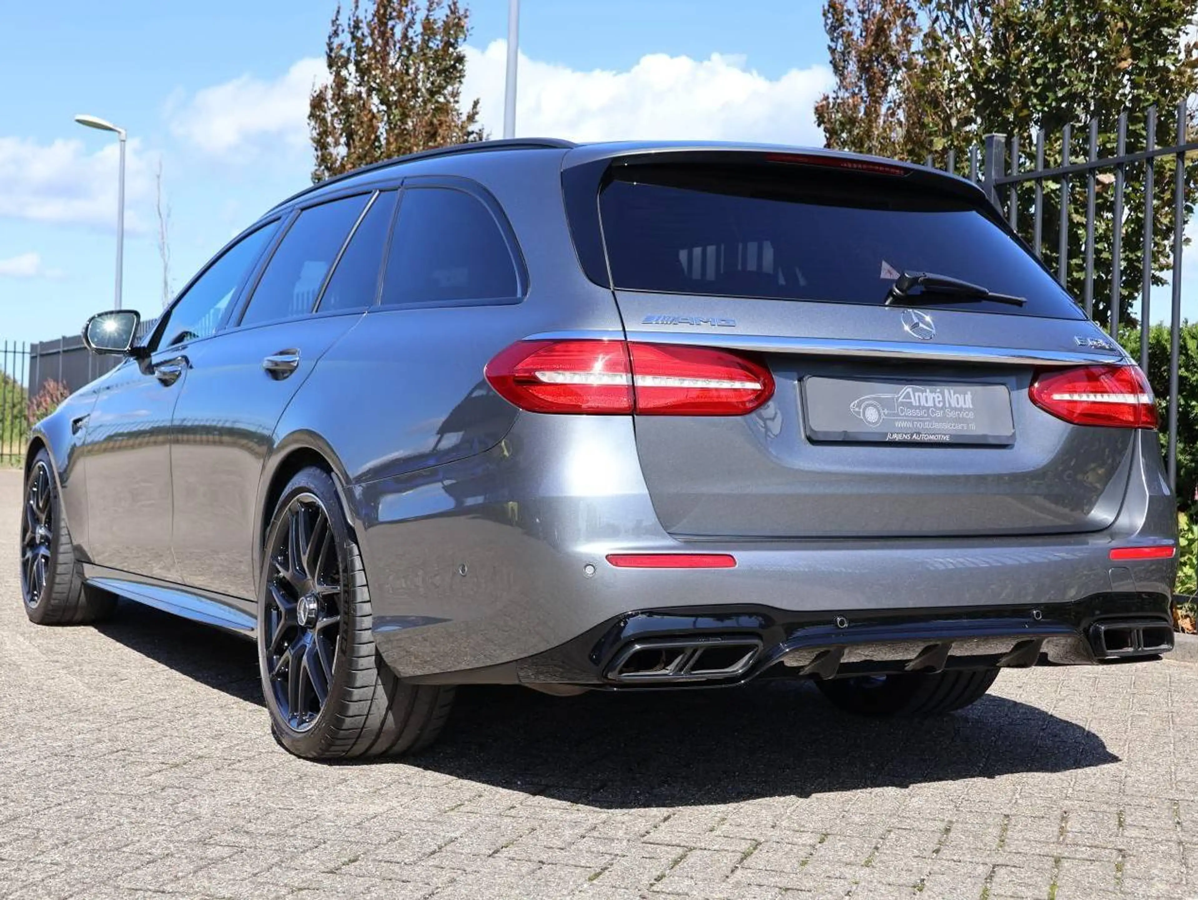 Mercedes-Benz E 63 AMG S station — photo 8