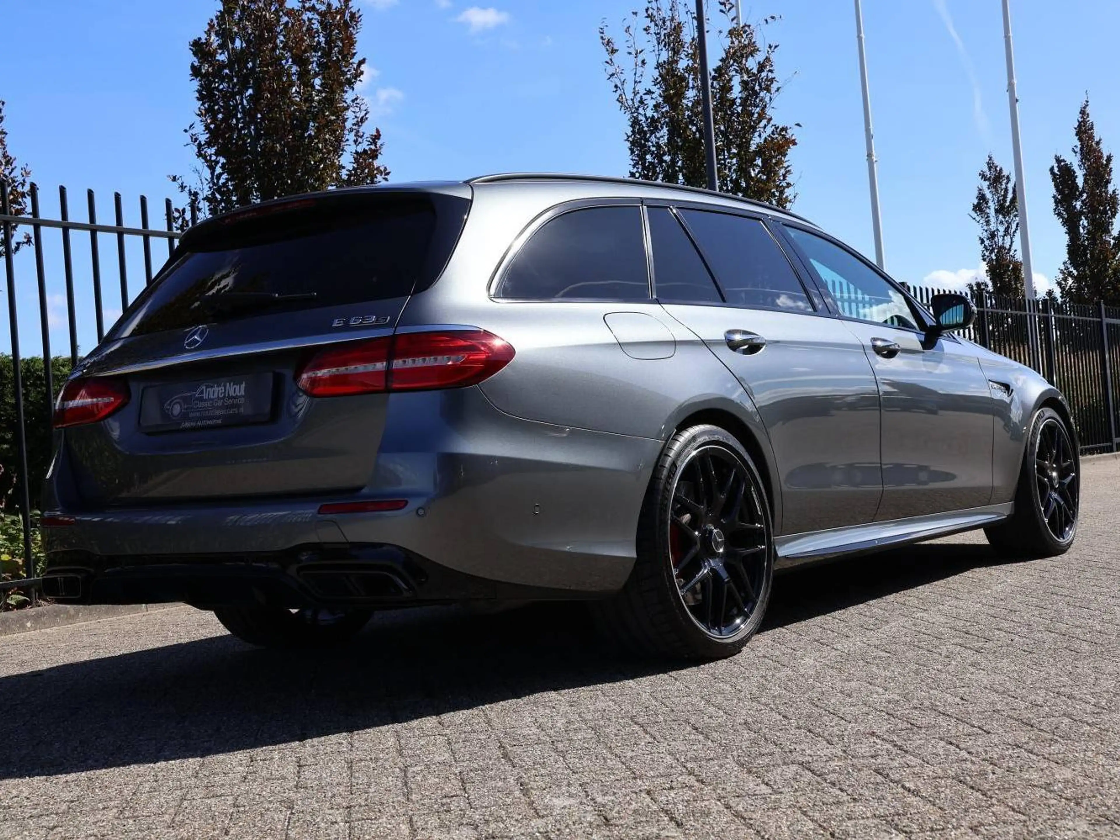 Mercedes-Benz E 63 AMG S station — photo 13