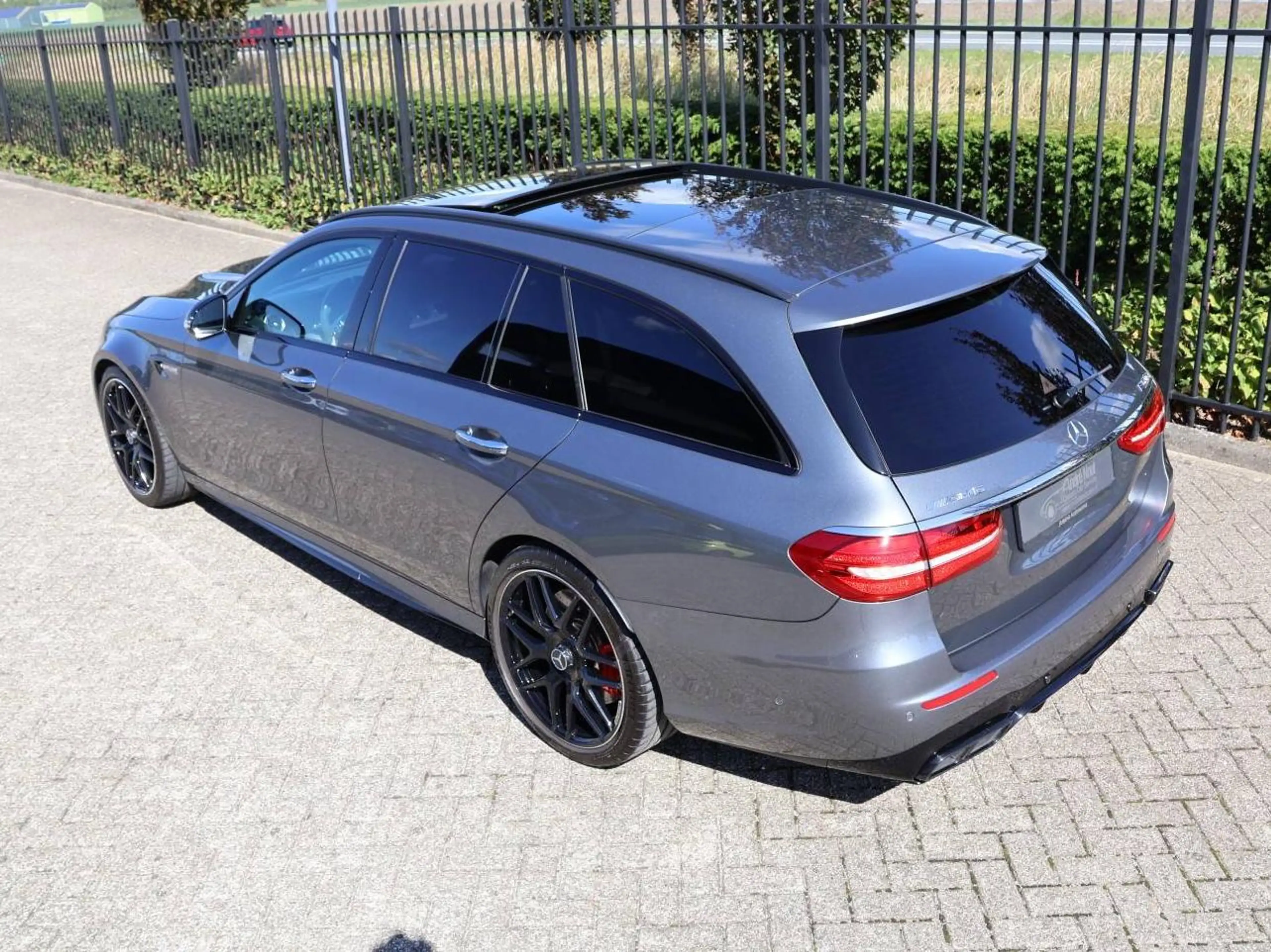 Mercedes-Benz E 63 AMG S station — photo 7