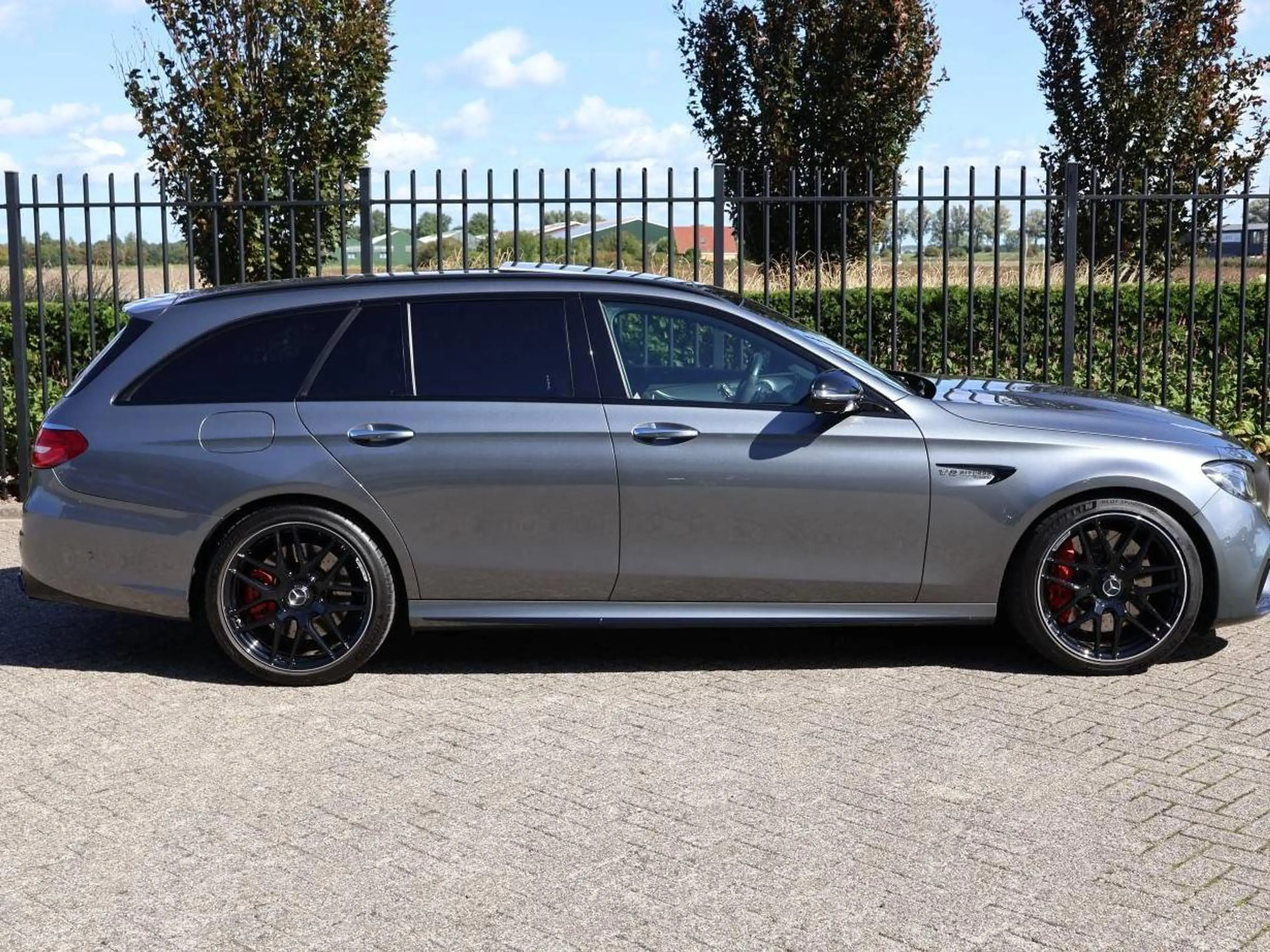 Mercedes-Benz E 63 AMG S station — photo 14