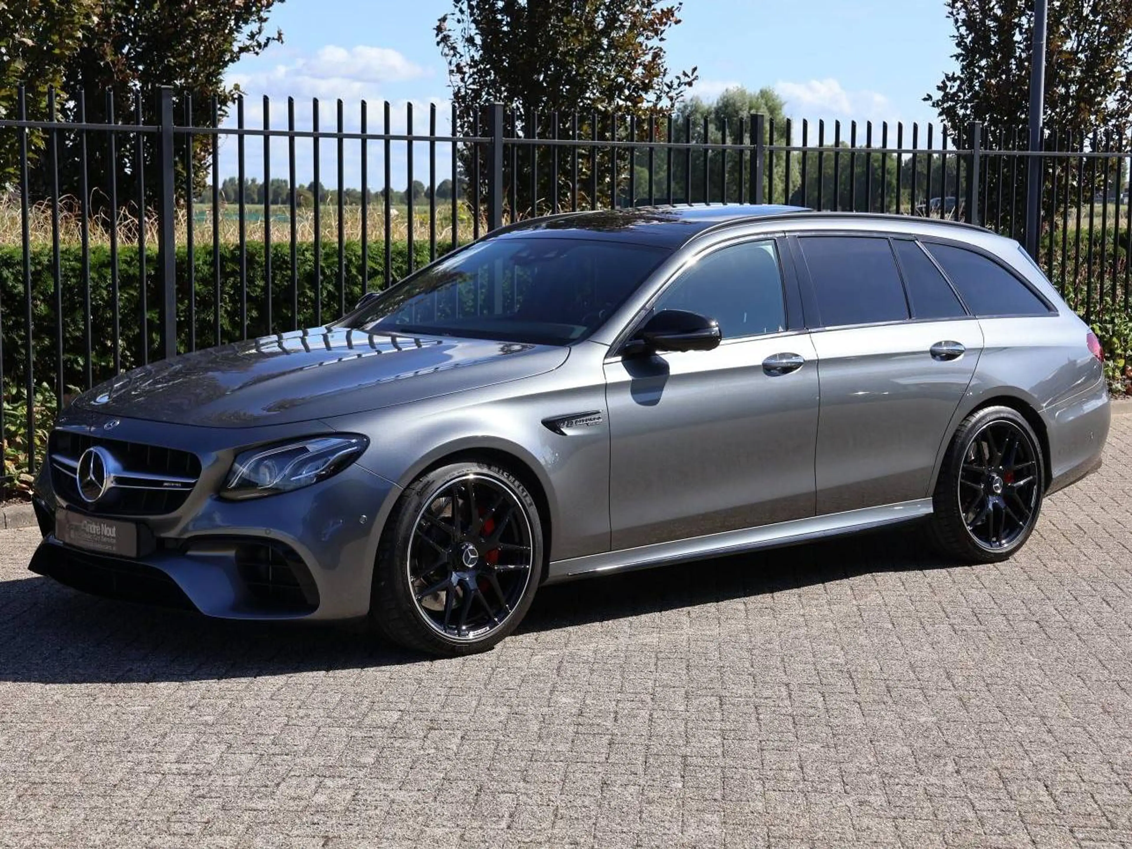Mercedes-Benz E 63 AMG S station — photo 2