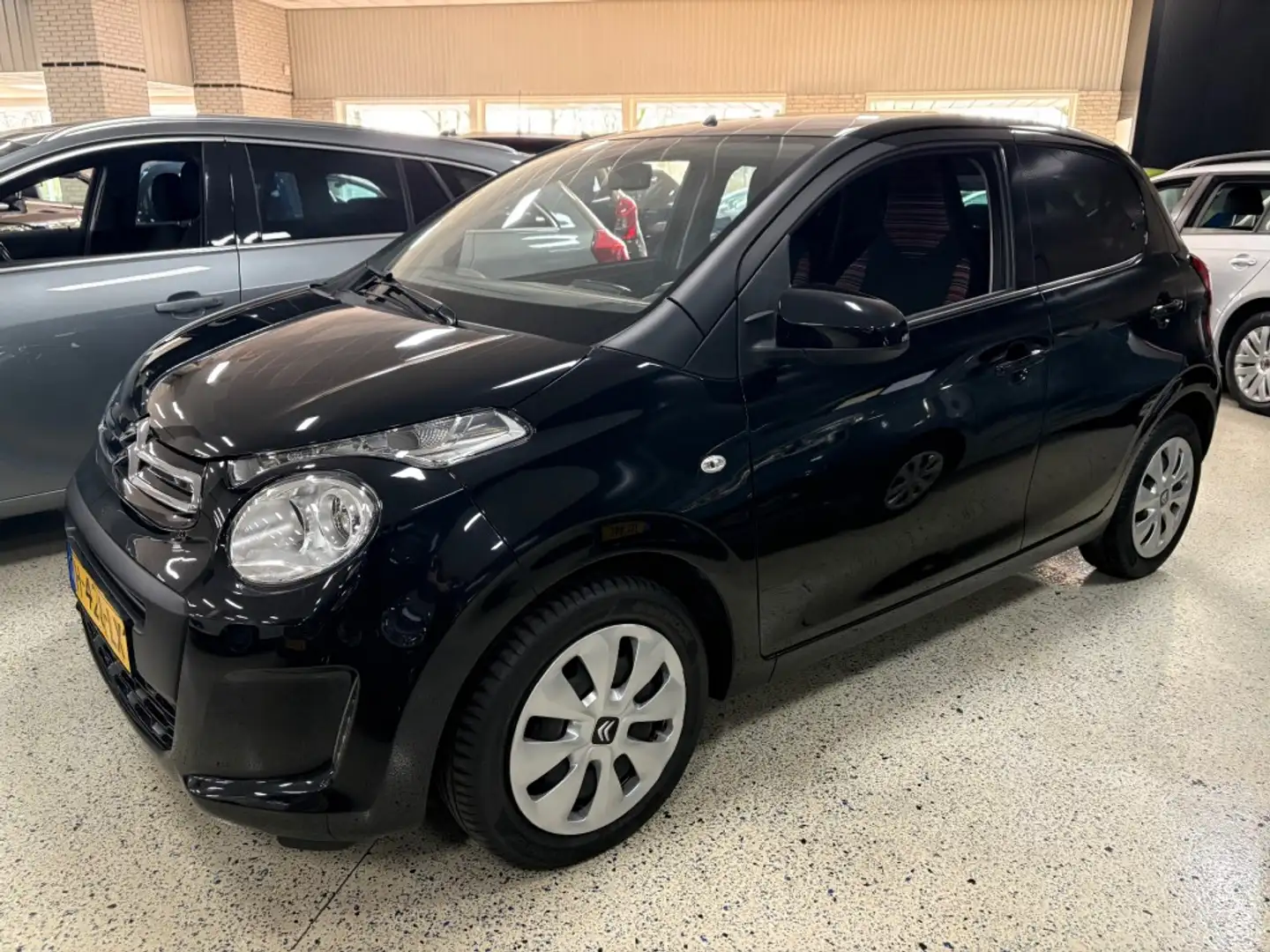 Citroen C1 1.0 VTI FEEL Airco USB Bluetooth NL auto NAP Schwarz - 1